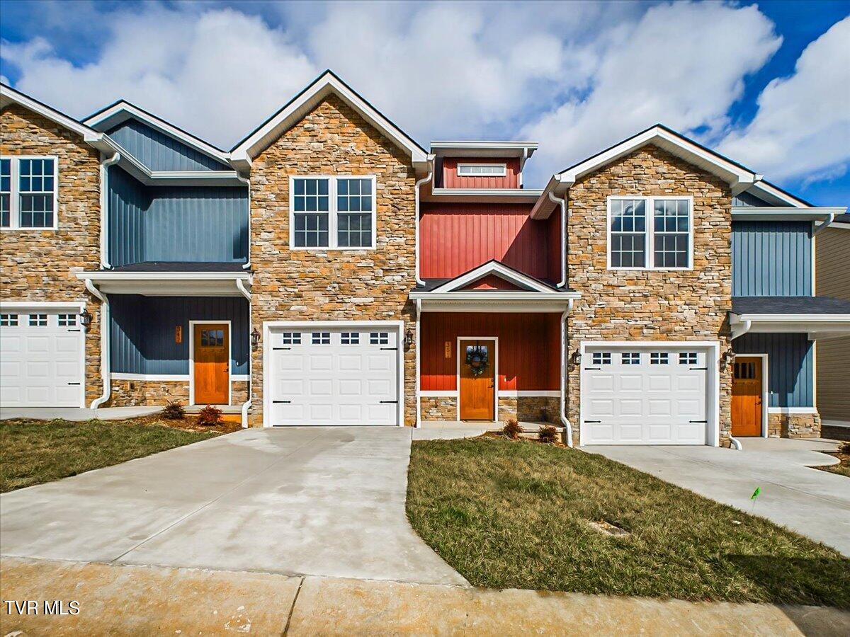 365 Piper Glen