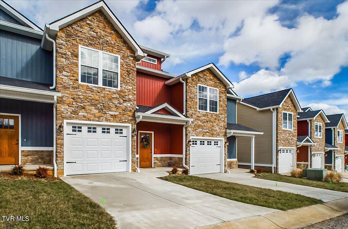 365 Piper Glen