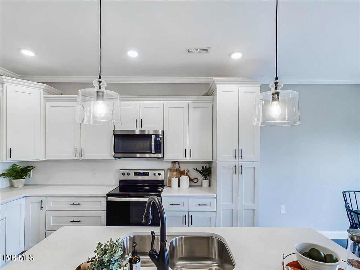 365 Piper Glen