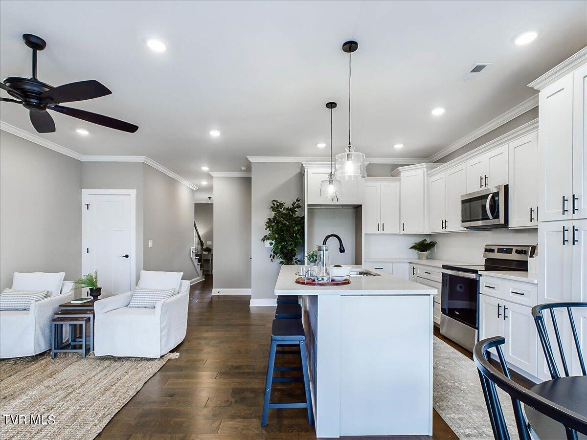 365 Piper Glen