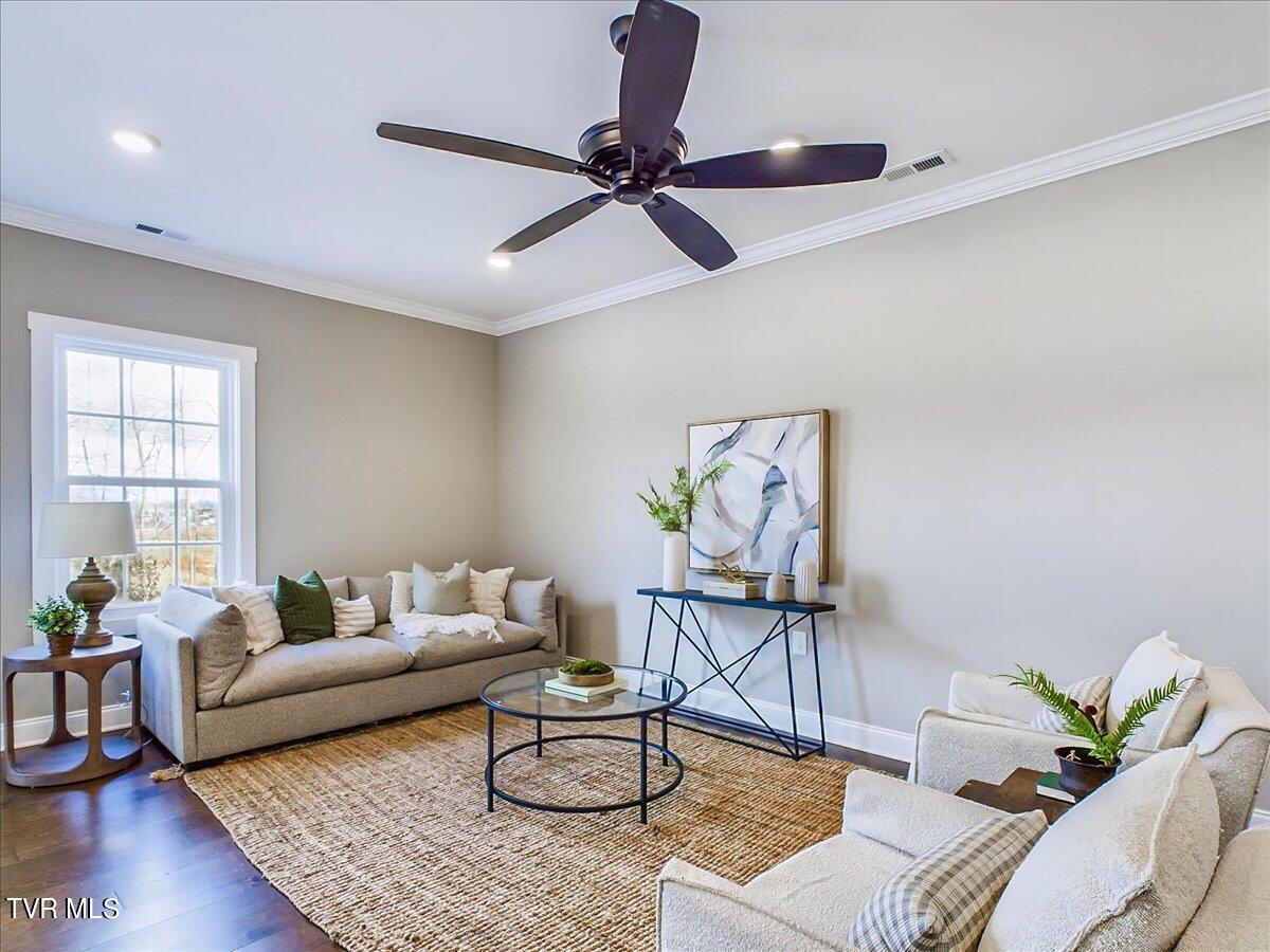 365 Piper Glen