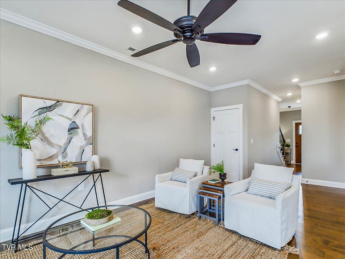 365 Piper Glen