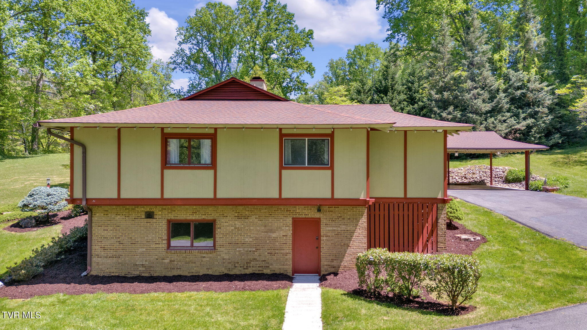 104 Hillside Road