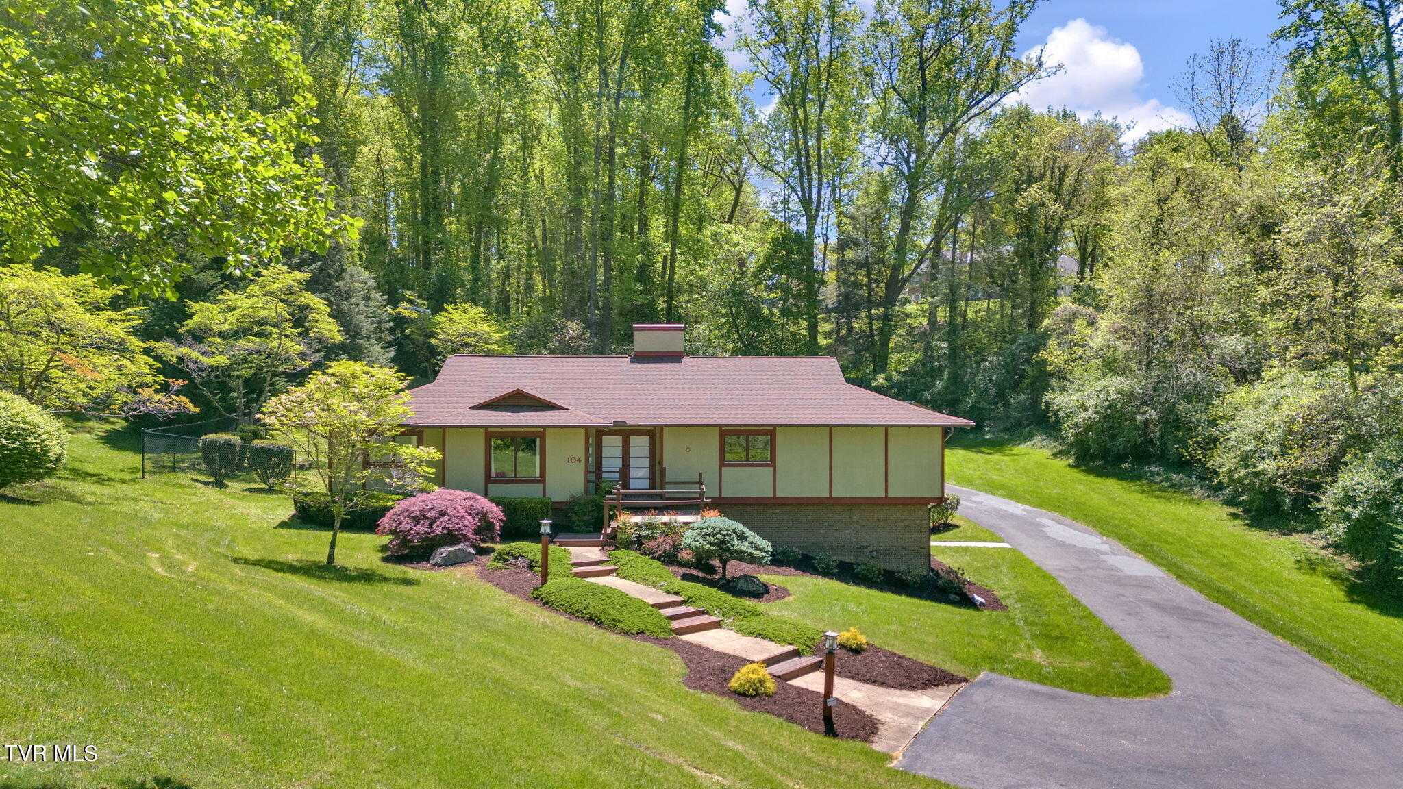 104 Hillside Road