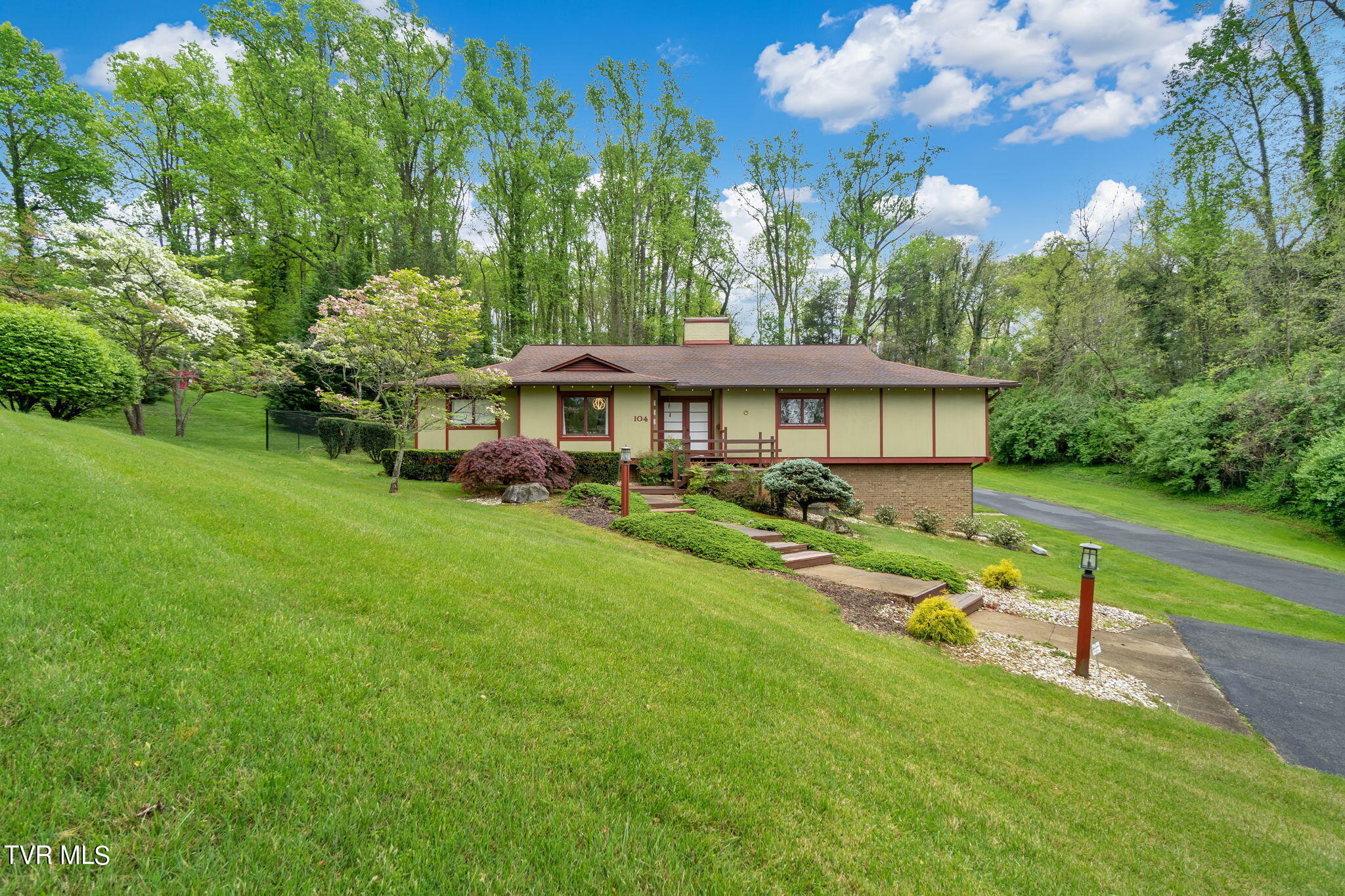 104 Hillside Road