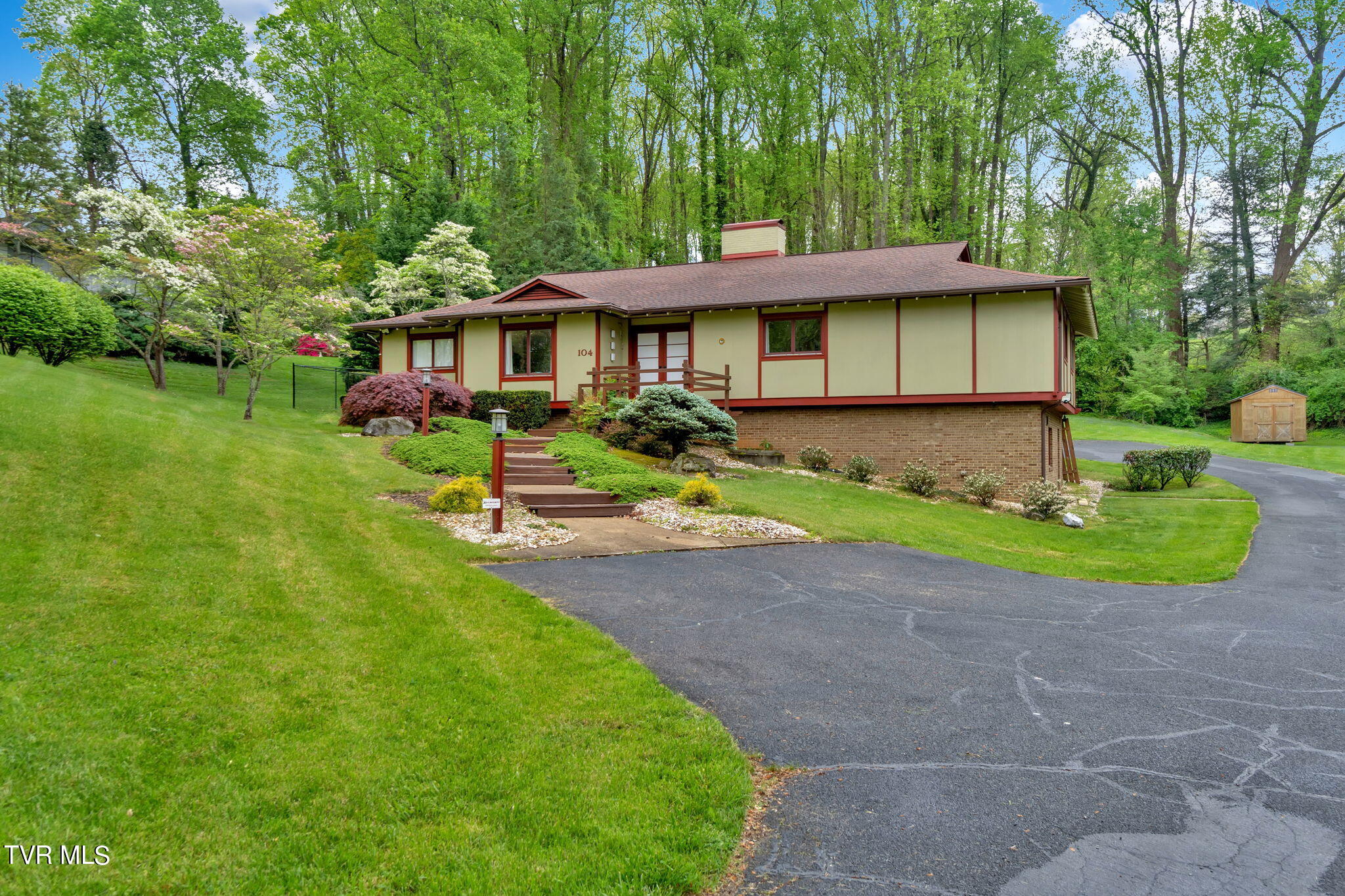 104 Hillside Road