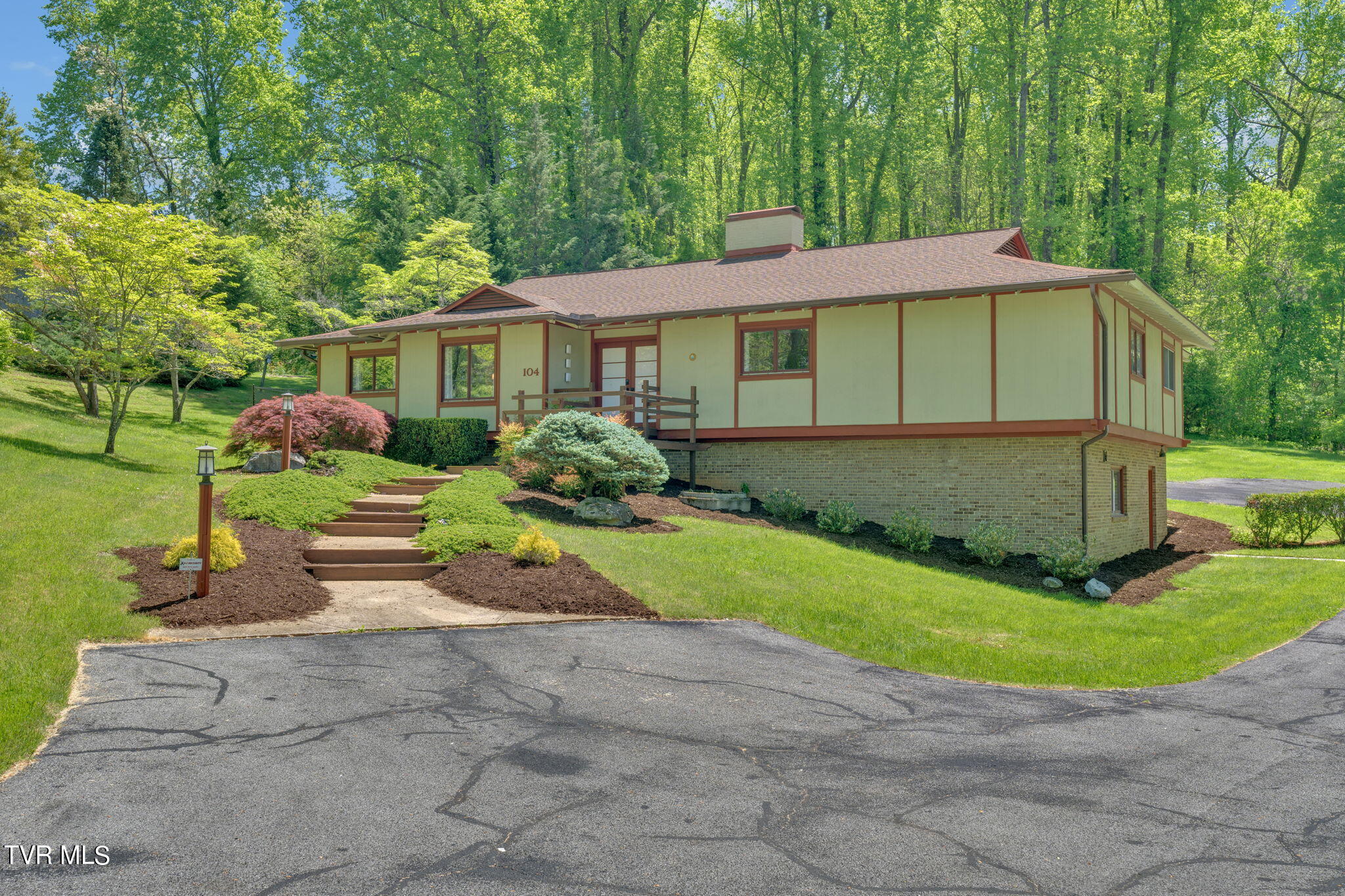 104 Hillside Road