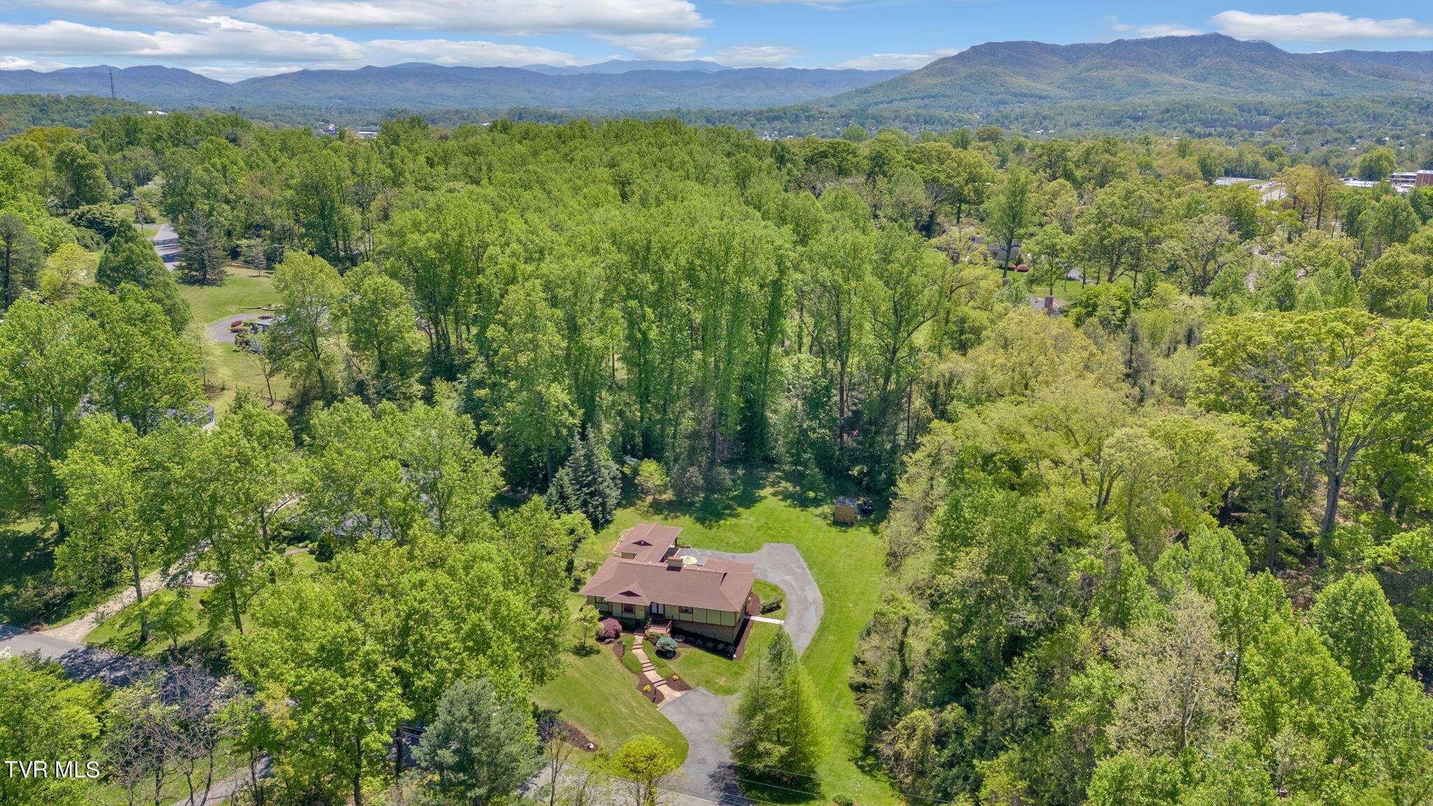 104 Hillside Road