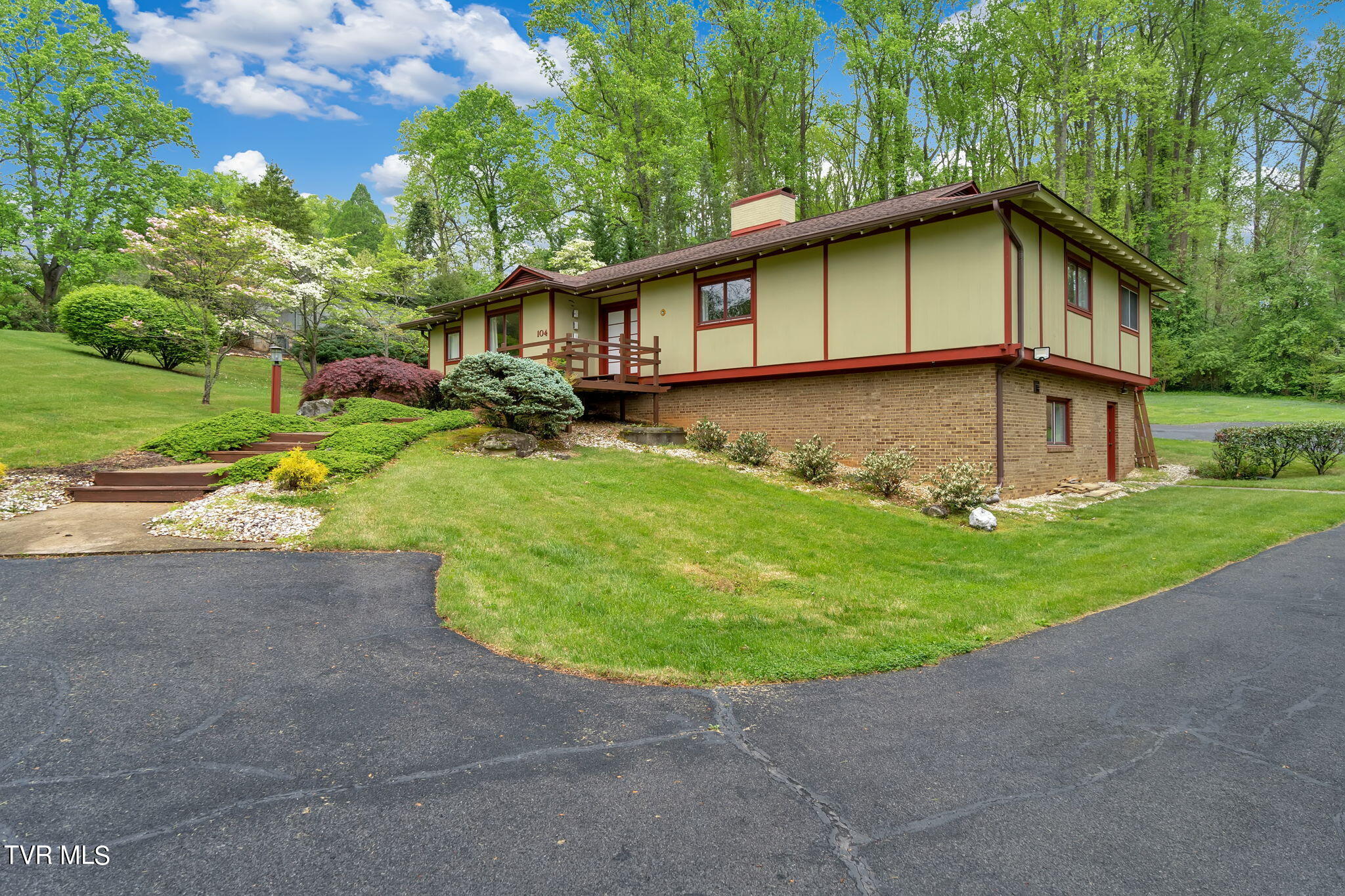 104 Hillside Road