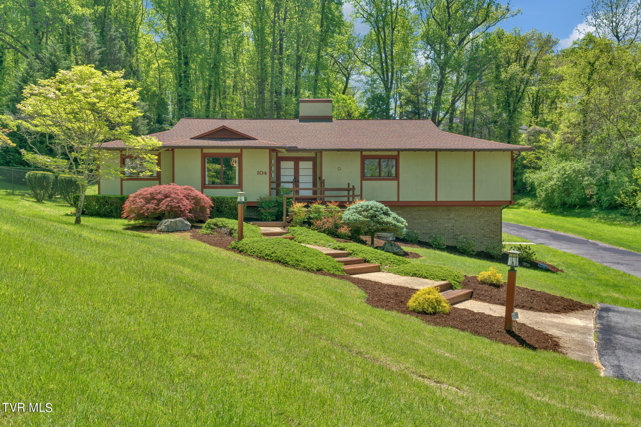 104 Hillside Road