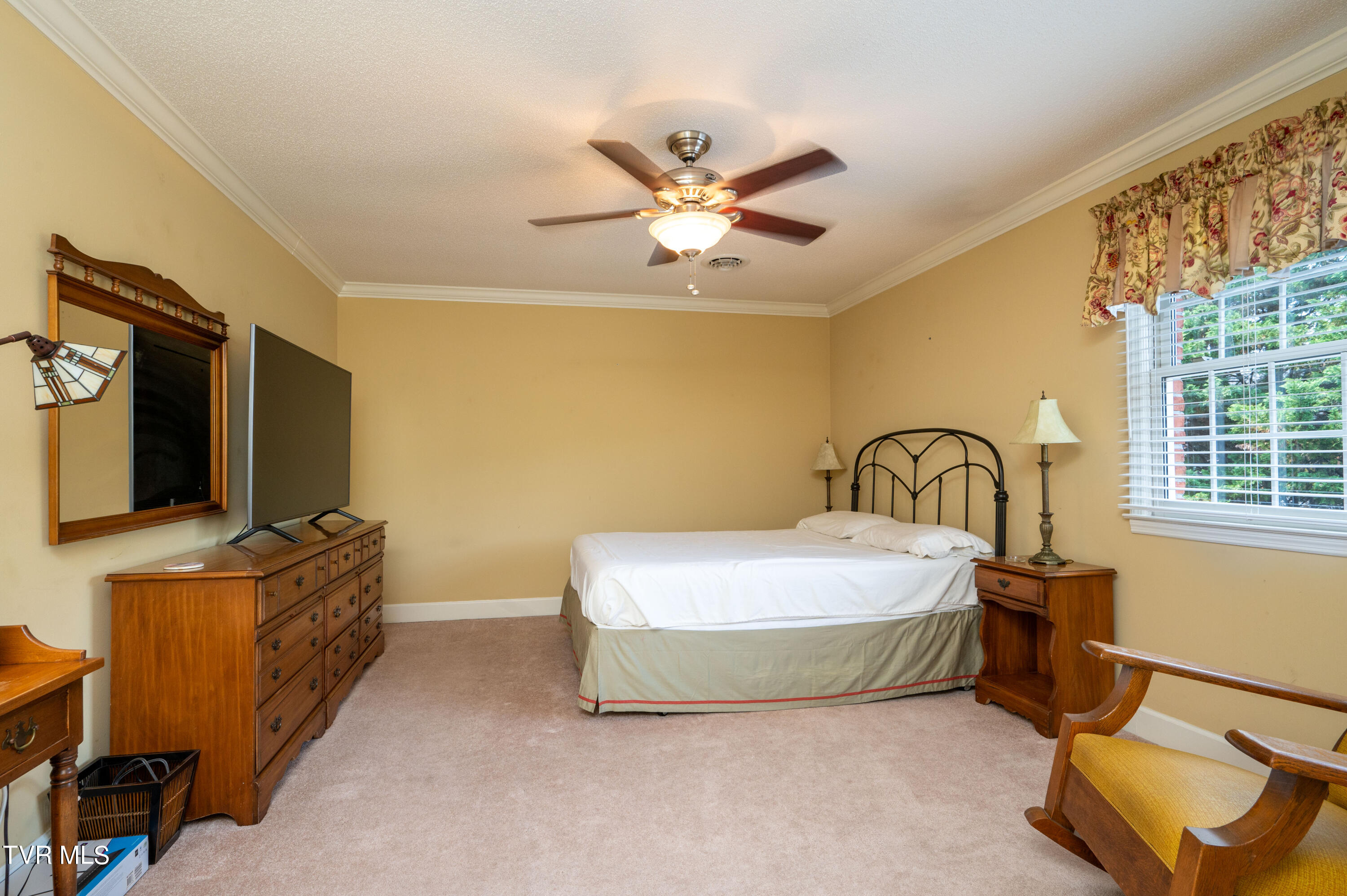 2734 East Oakland Avenue 29