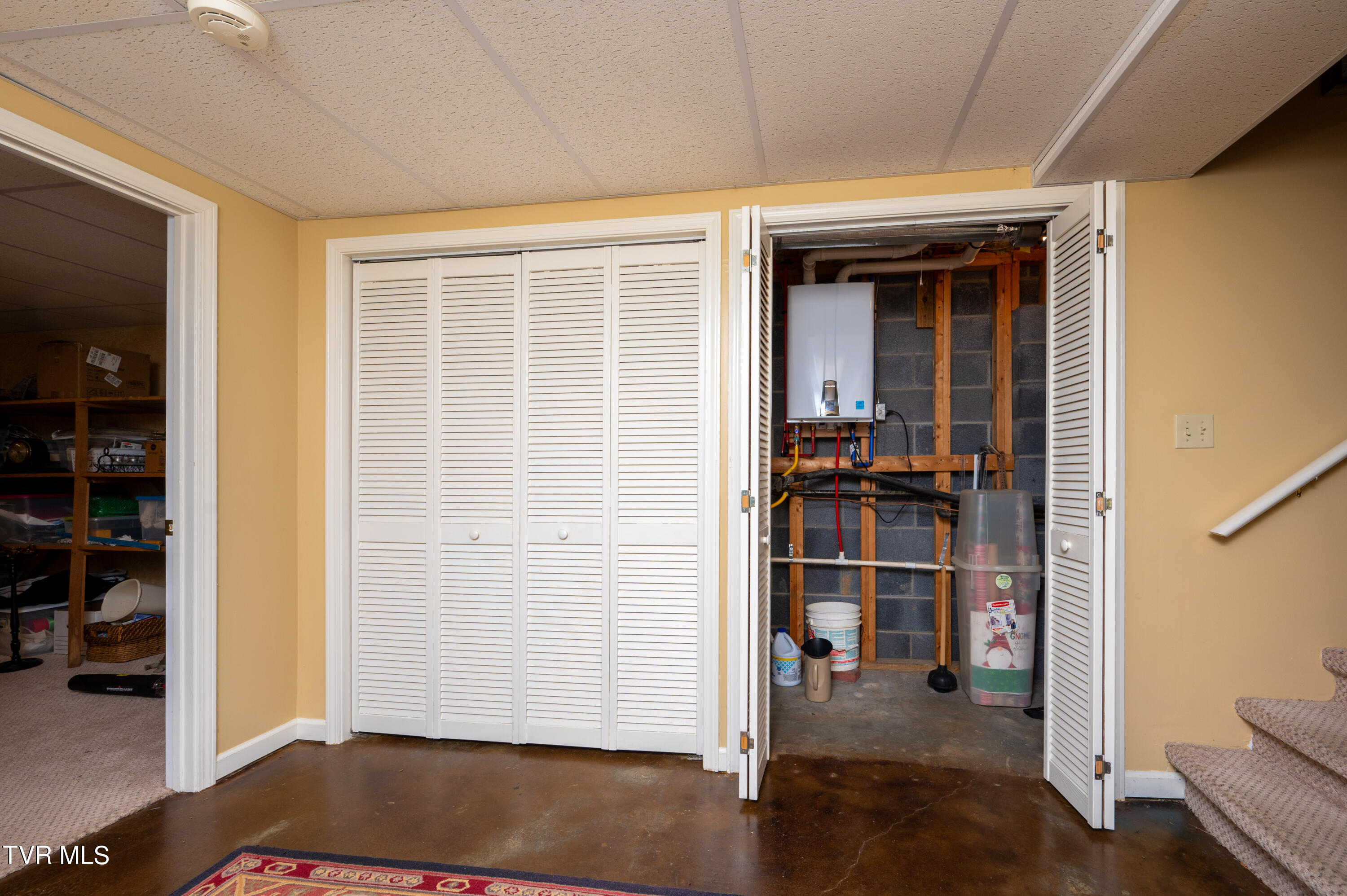 2734 East Oakland Avenue 29