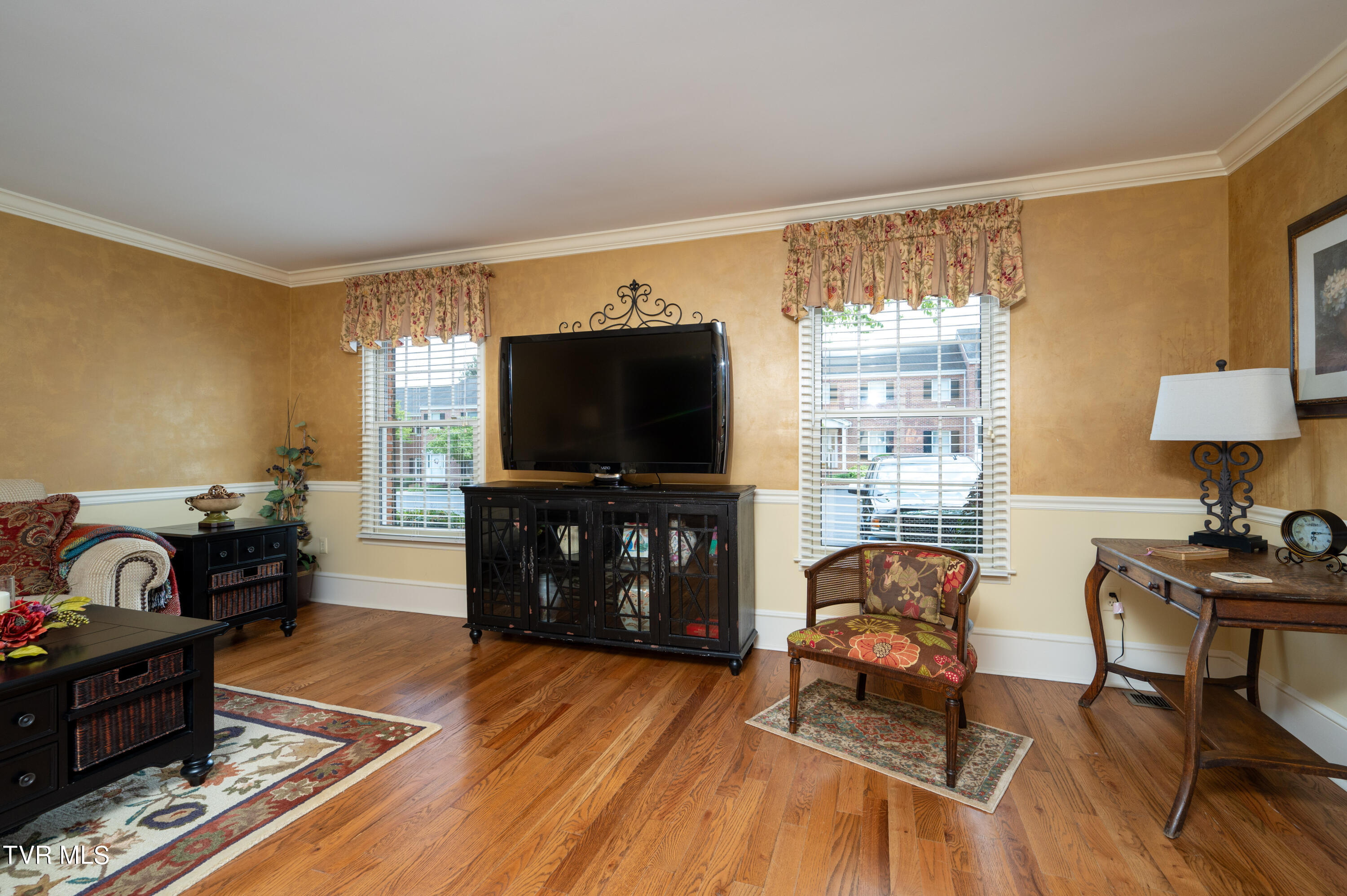 2734 East Oakland Avenue 29