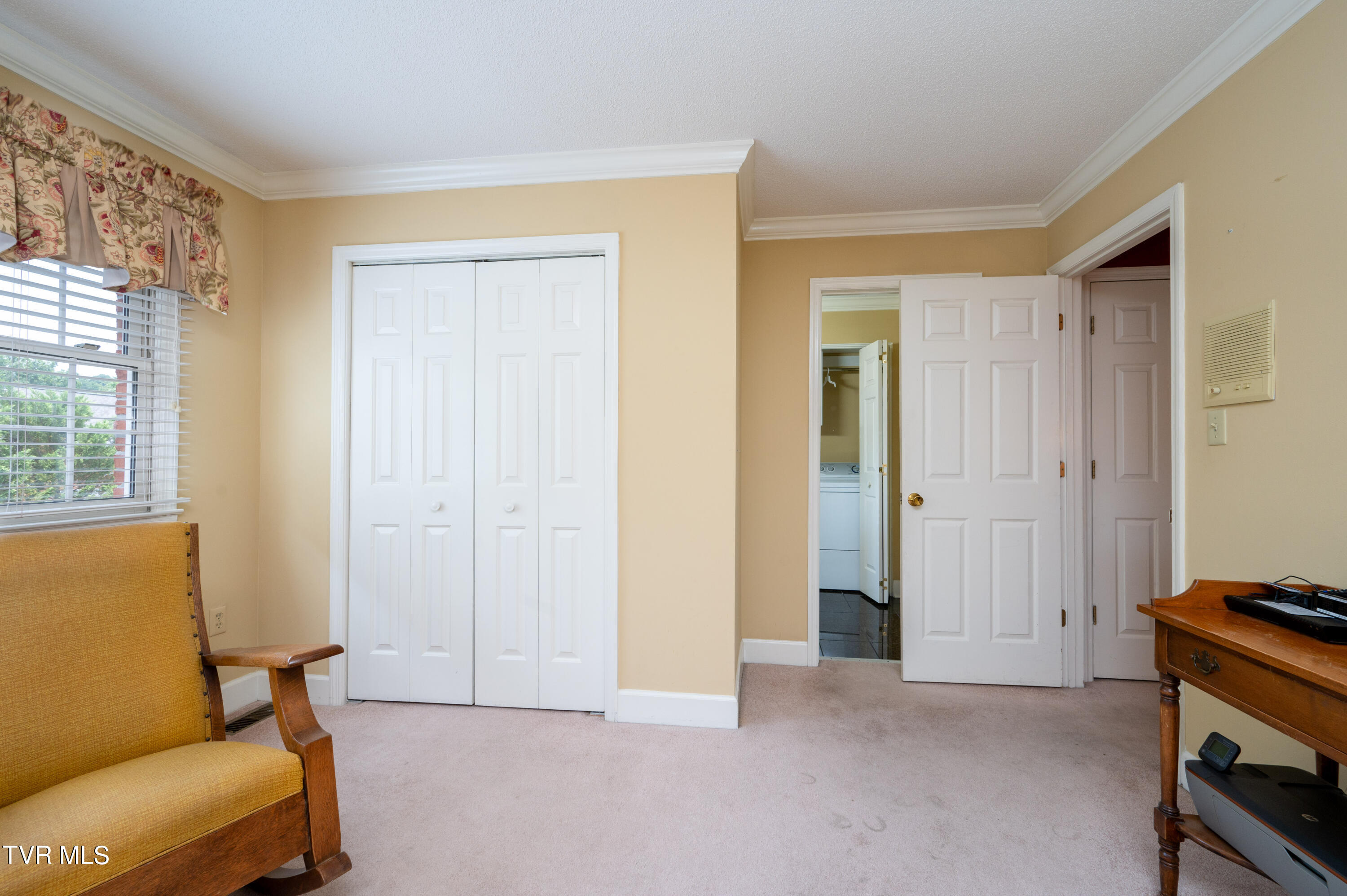 2734 East Oakland Avenue 29