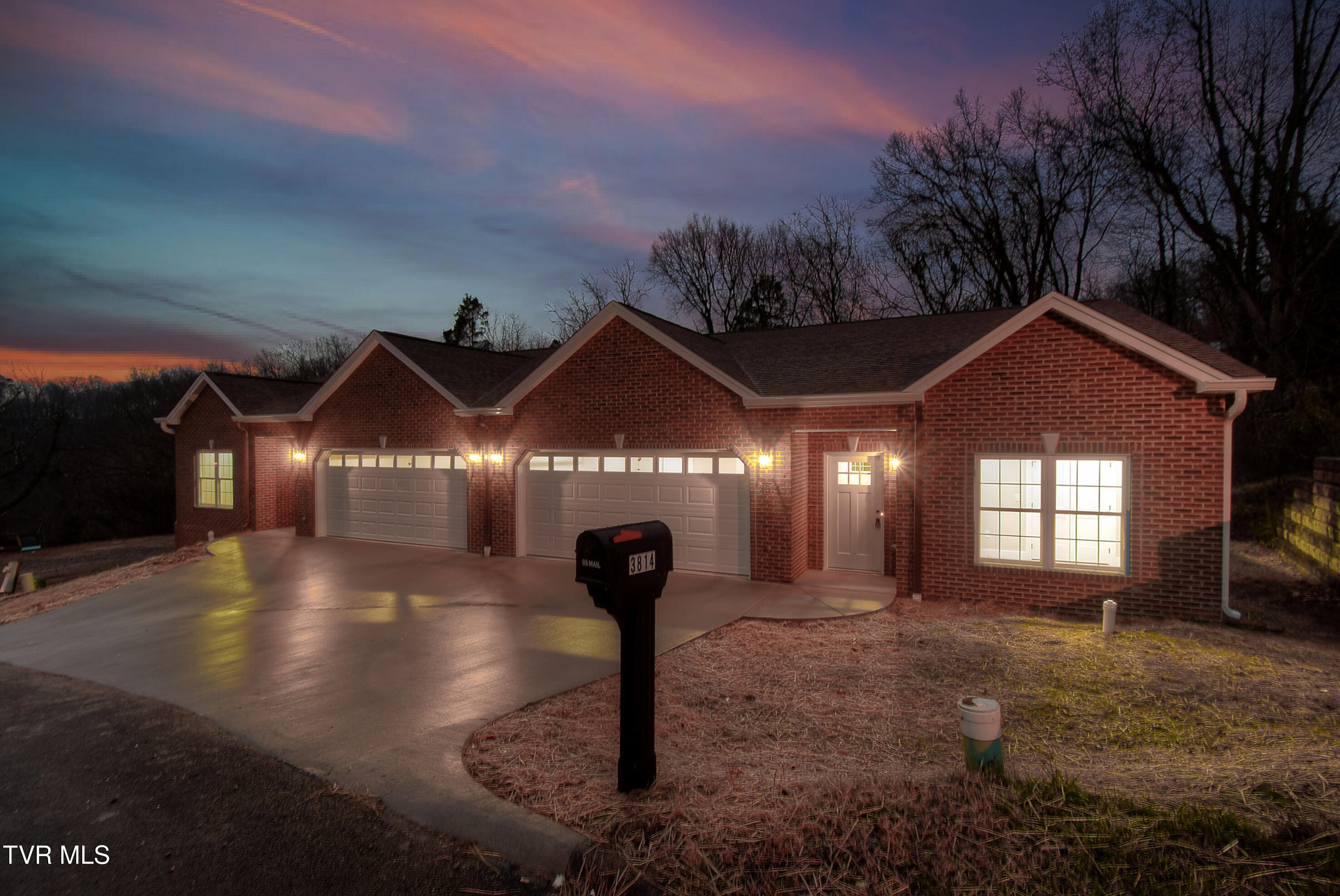 3810 Oakley Place