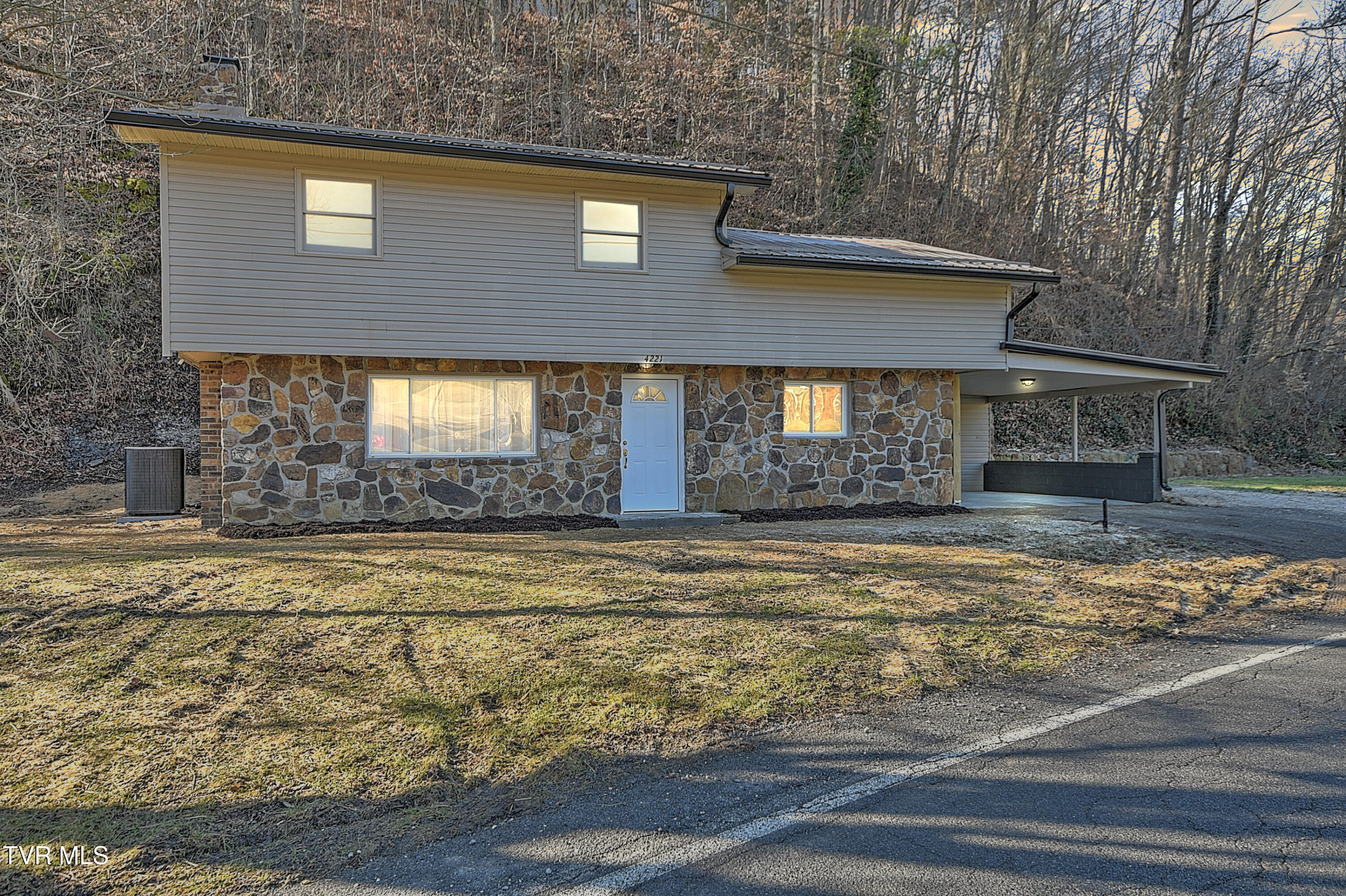 4221 Reservoir Road