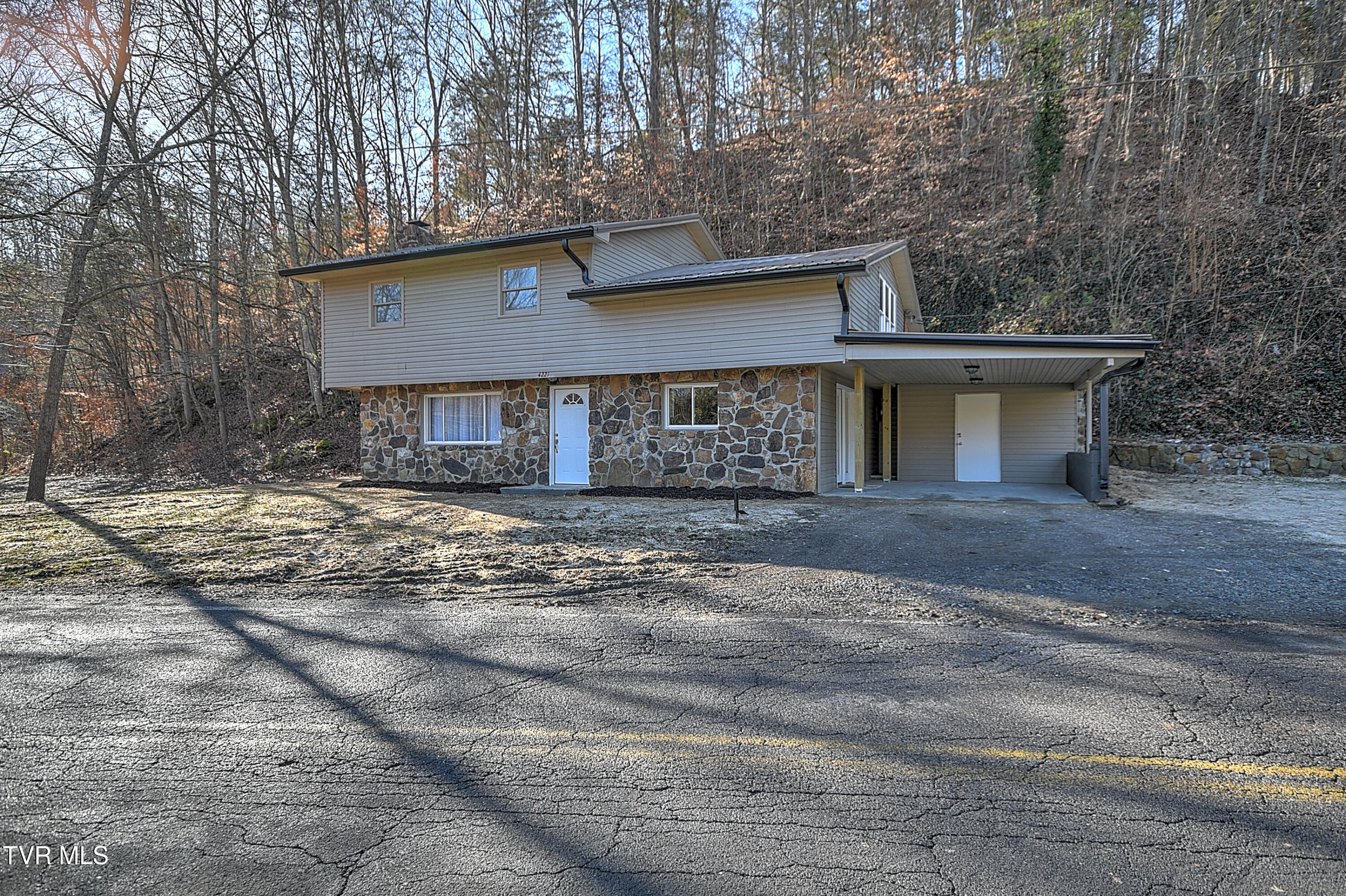 4221 Reservoir Road