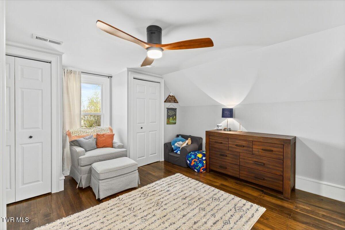 1360 Cora Lane