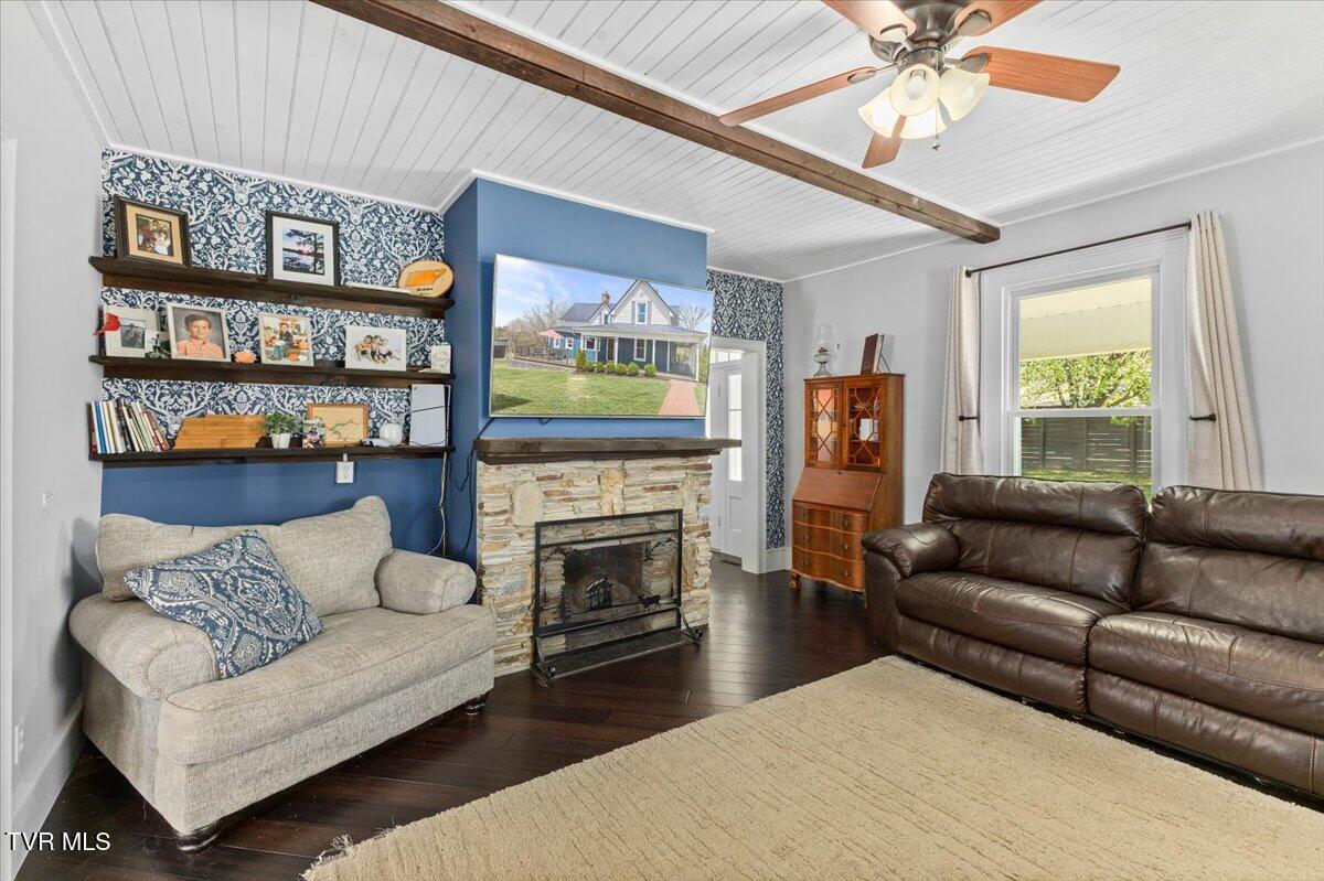 1360 Cora Lane