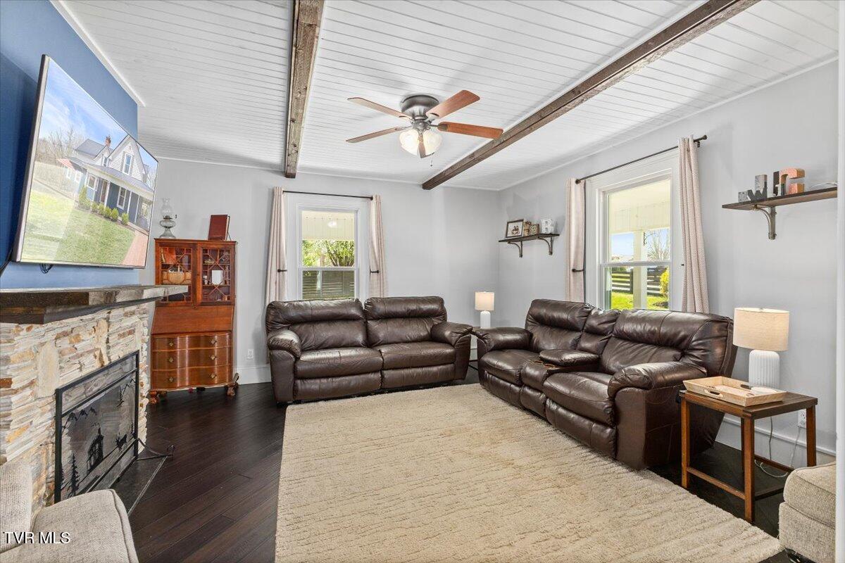 1360 Cora Lane