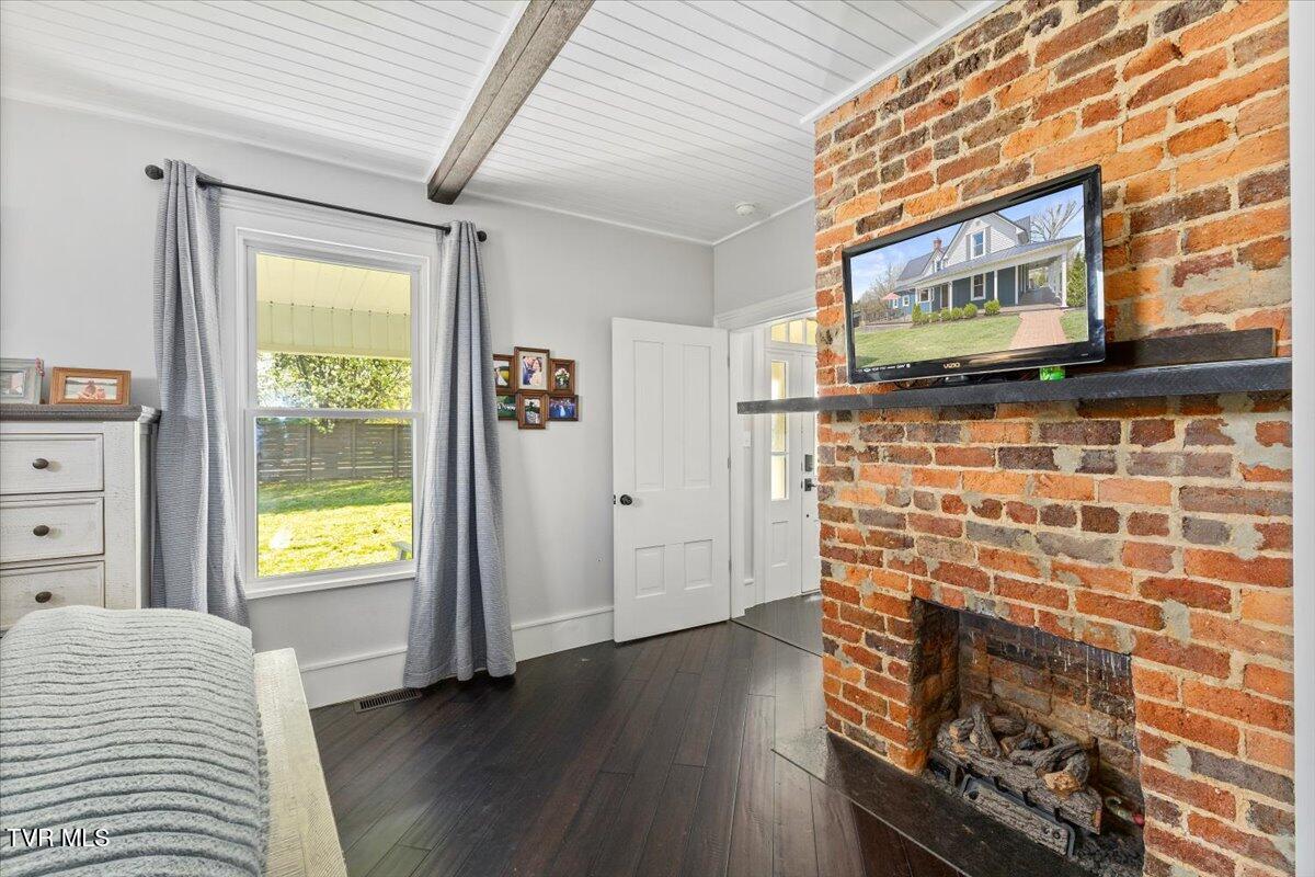 1360 Cora Lane