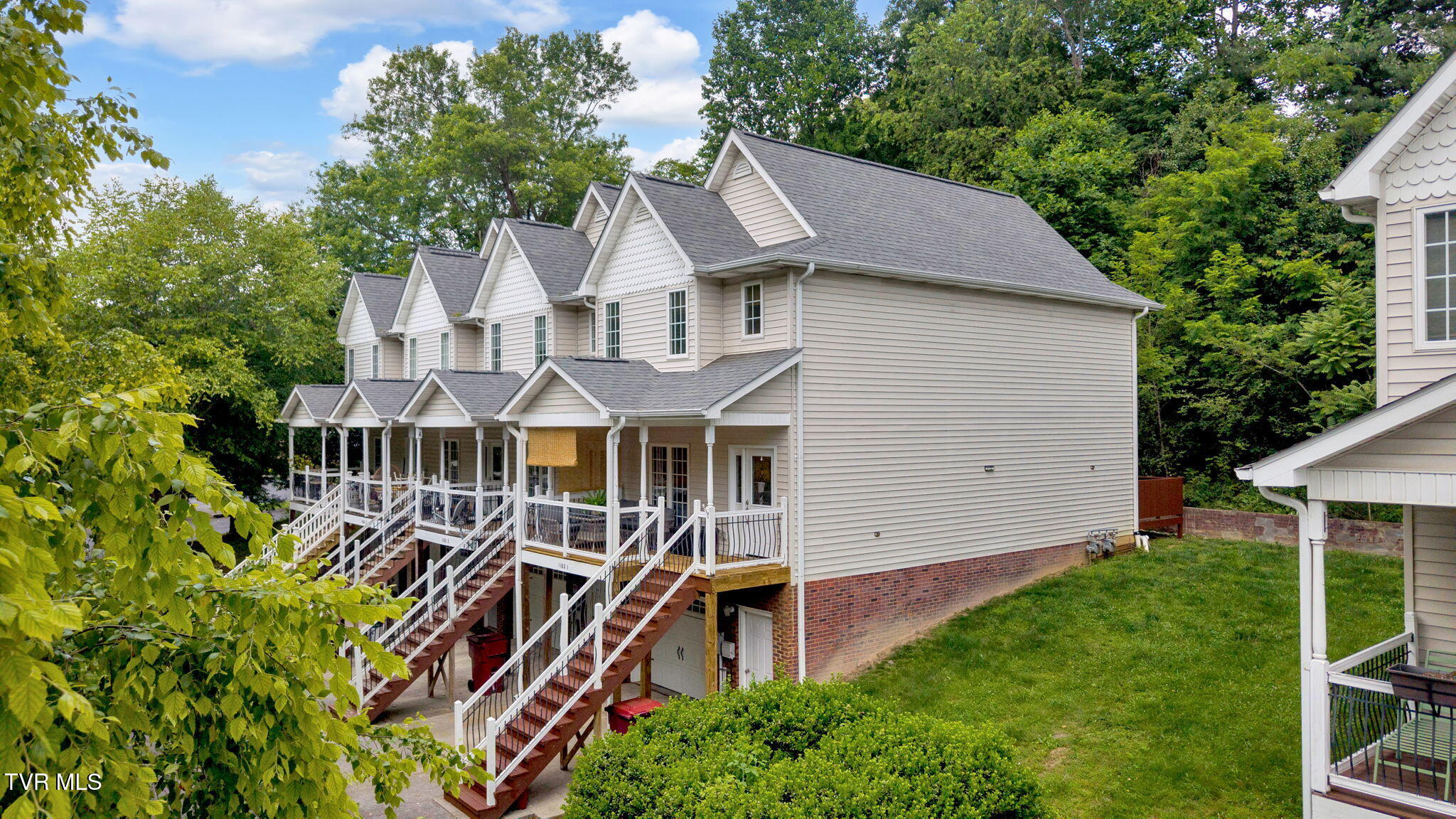 1102 Cherokee Road 1