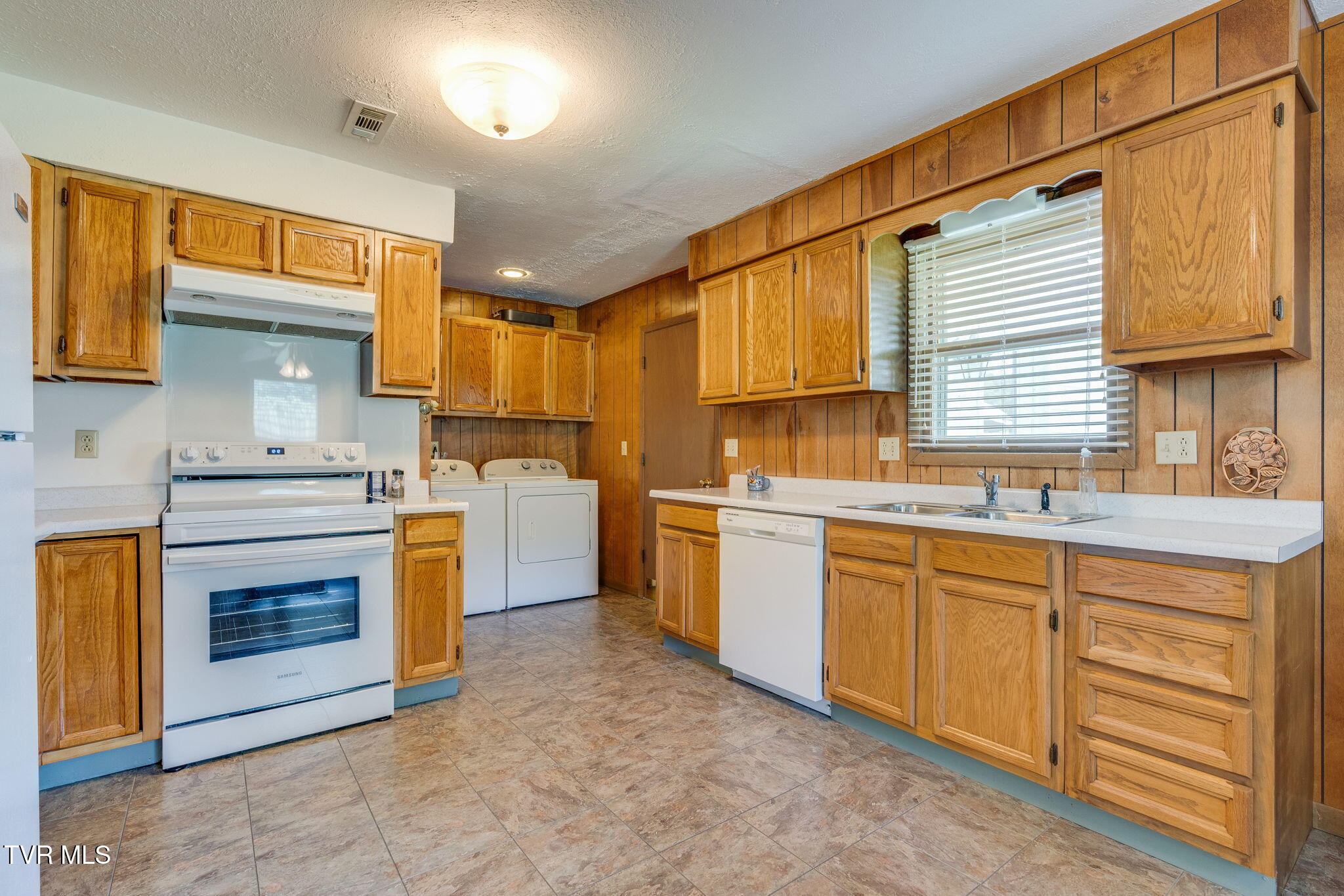 1712 Colonial Ridge Road