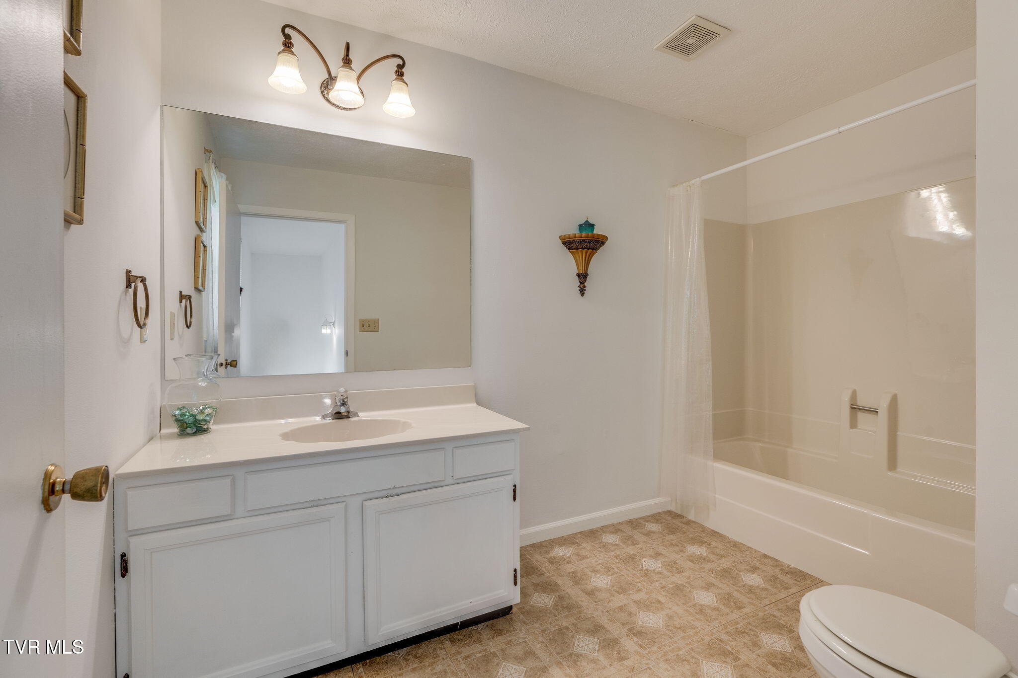 1712 Colonial Ridge Road