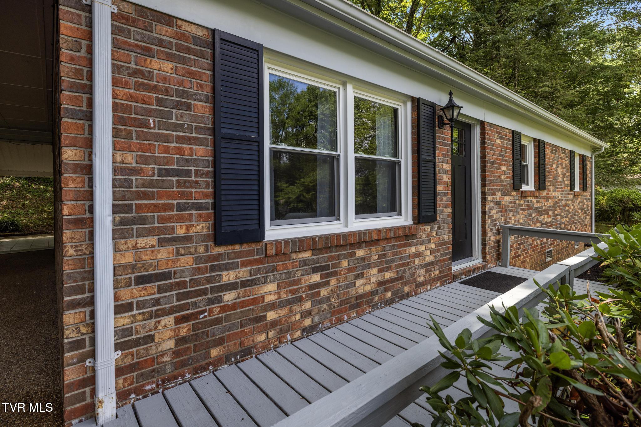 1813 Brook Hollow Road