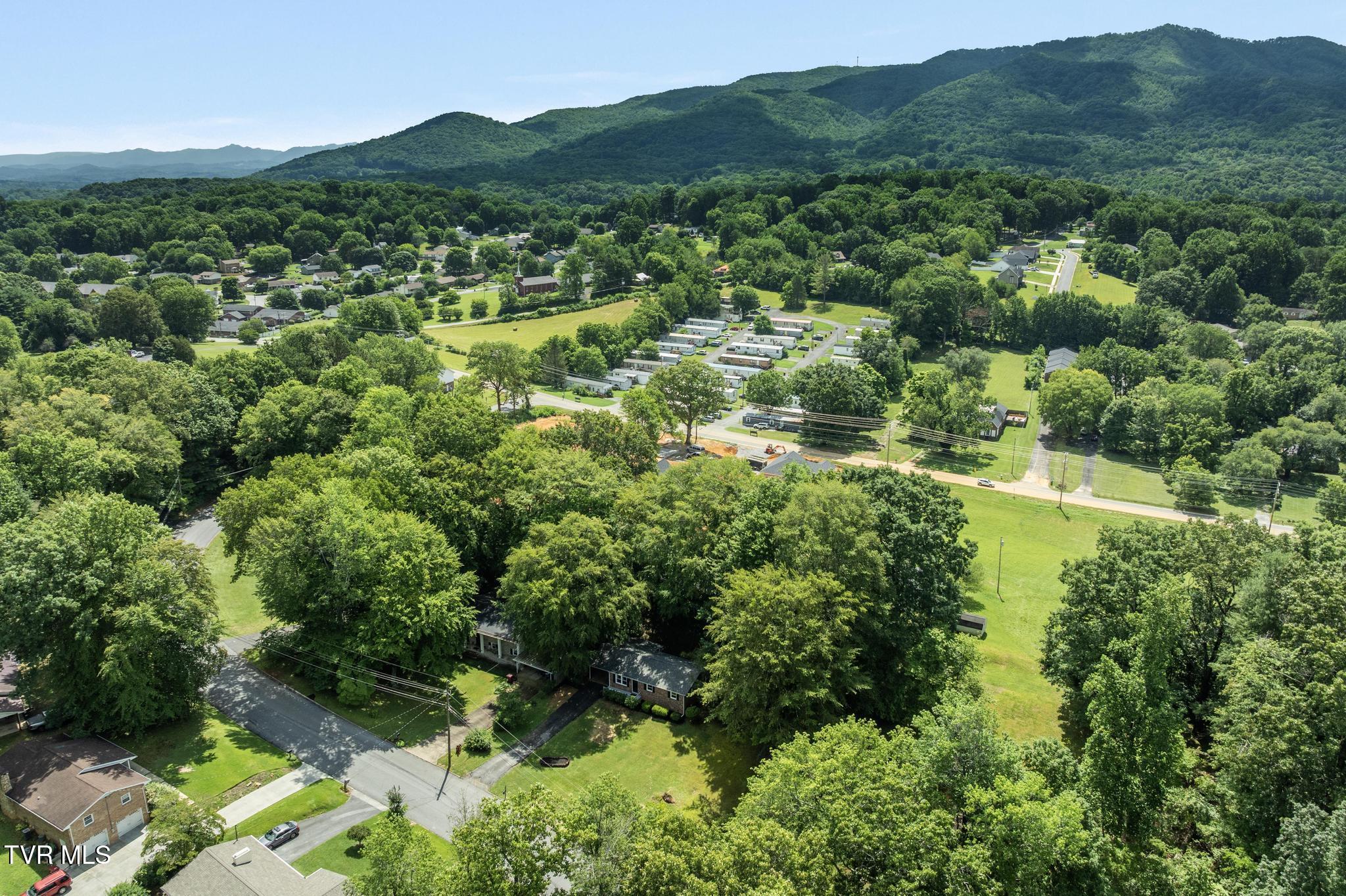 1813 Brook Hollow Road
