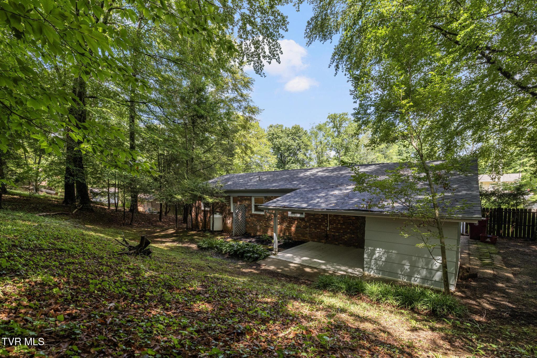 1813 Brook Hollow Road