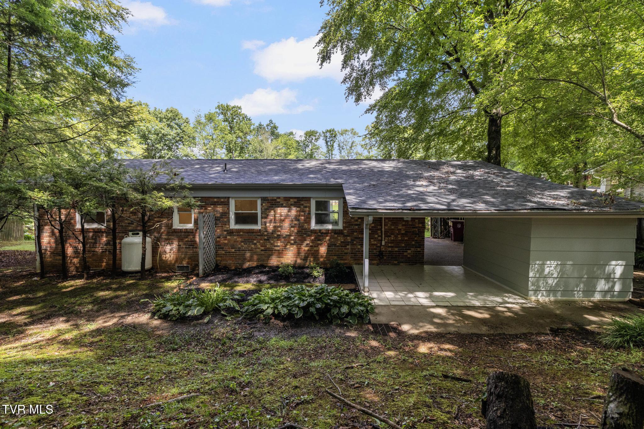 1813 Brook Hollow Road