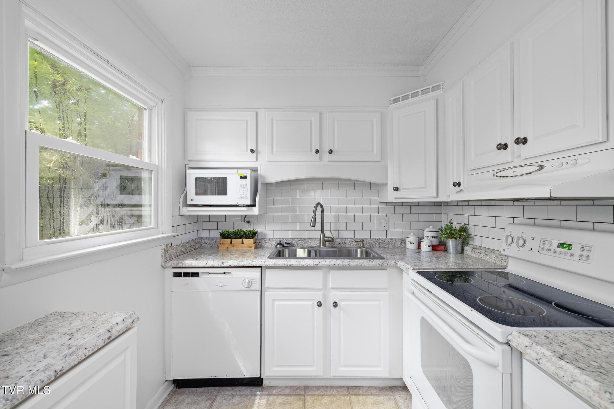 1813 Brook Hollow Road