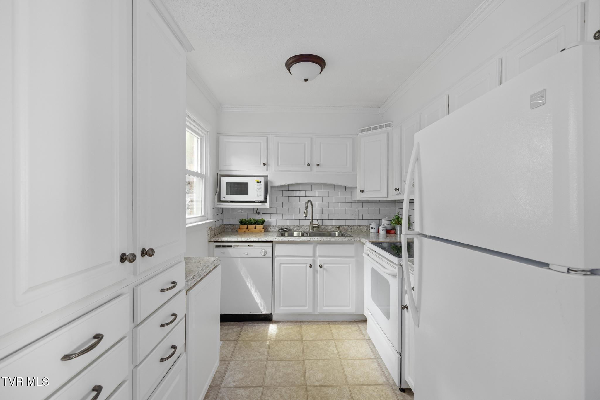 1813 Brook Hollow Road