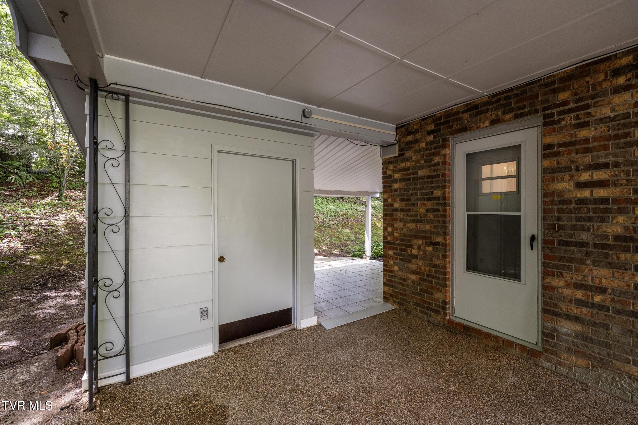 1813 Brook Hollow Road