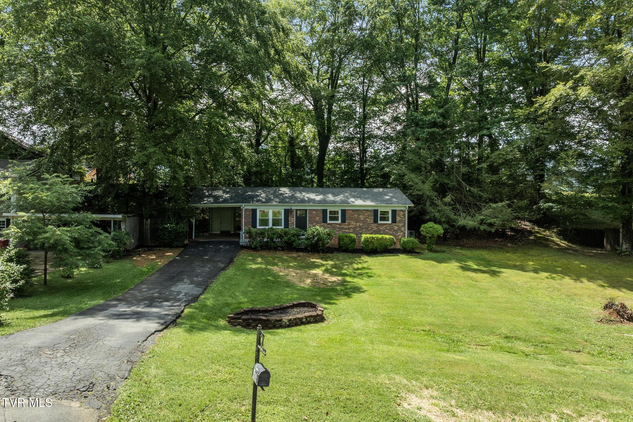 1813 Brook Hollow Road