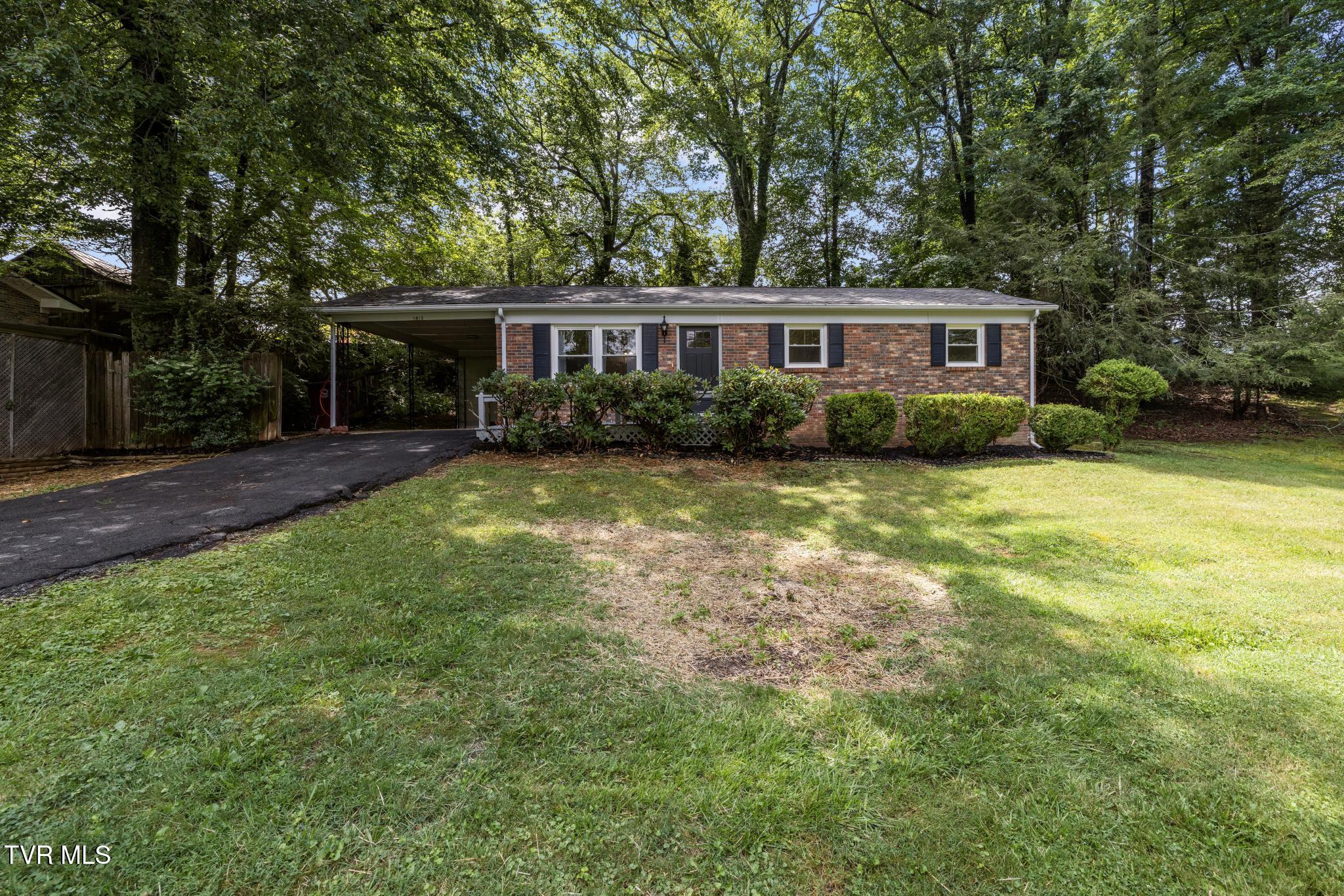 1813 Brook Hollow Road