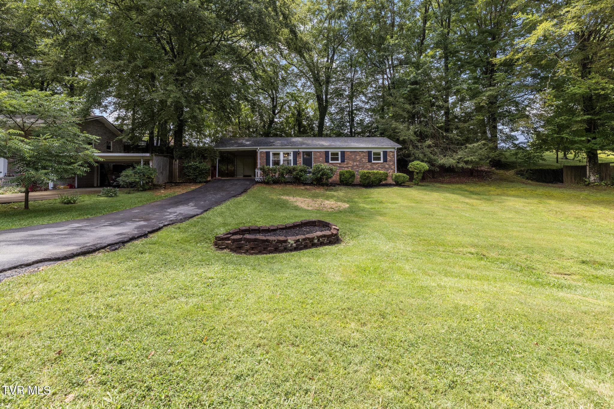 1813 Brook Hollow Road