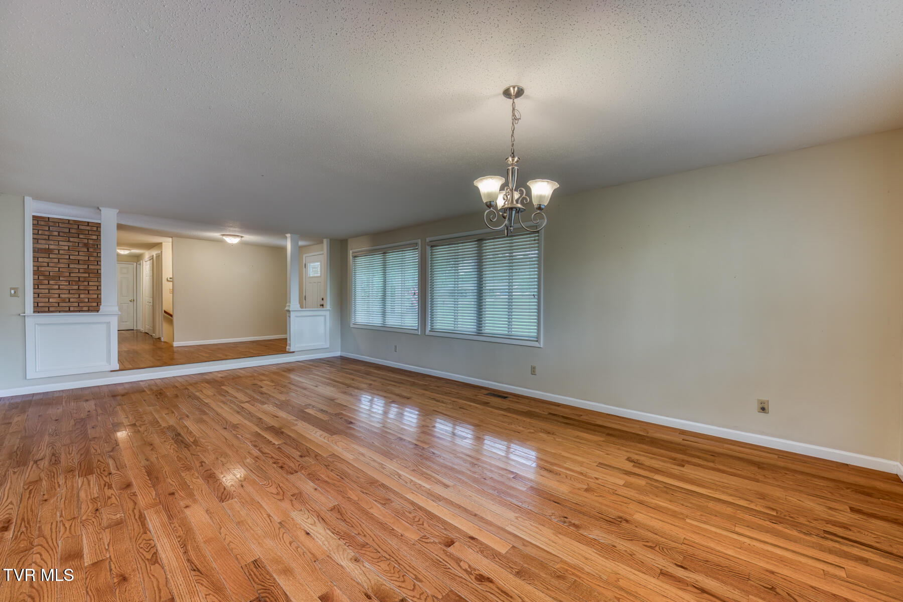 2233 Pendragon Road