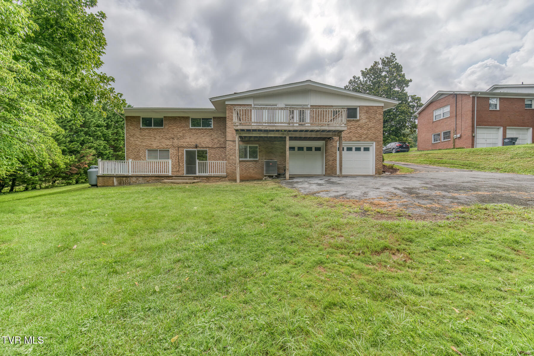 2233 Pendragon Road