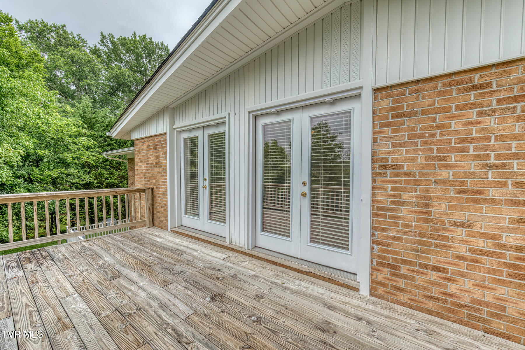 2233 Pendragon Road