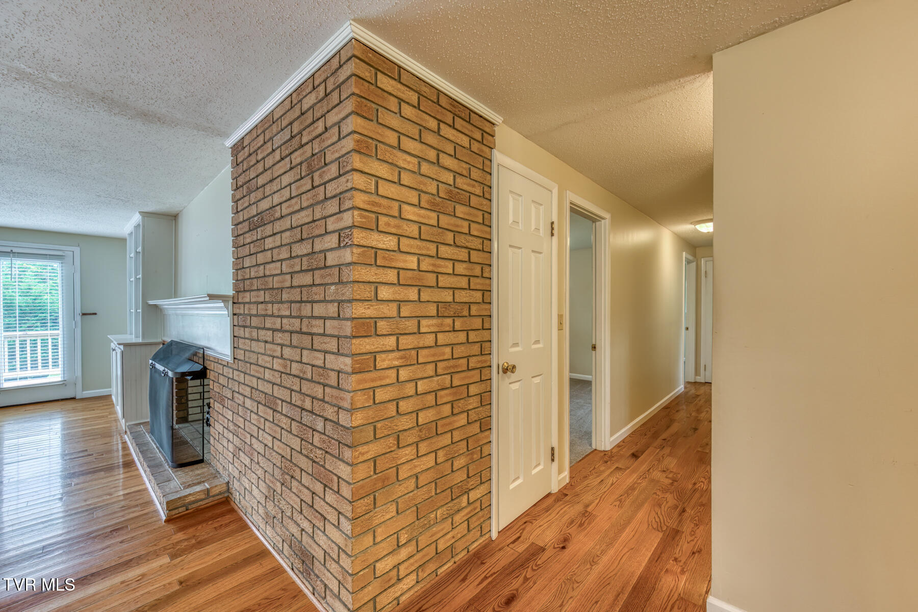 2233 Pendragon Road