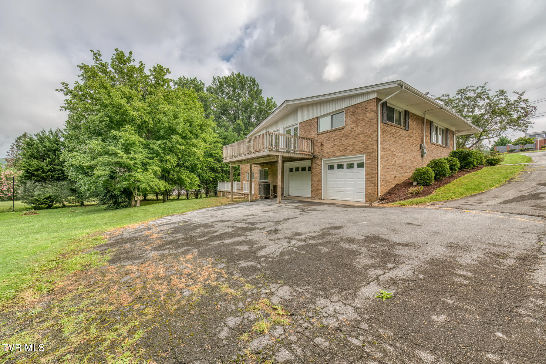 2233 Pendragon Road