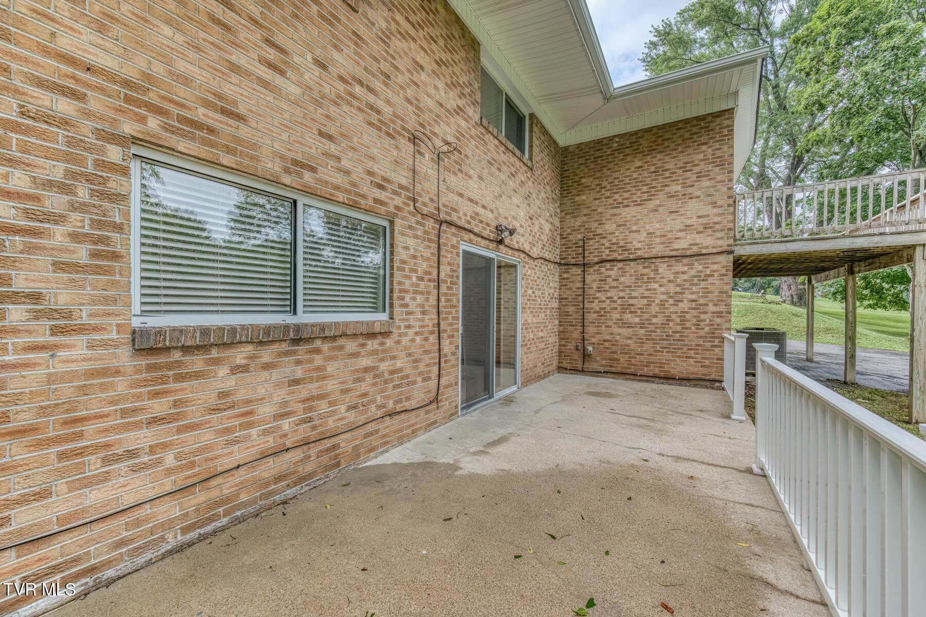 2233 Pendragon Road