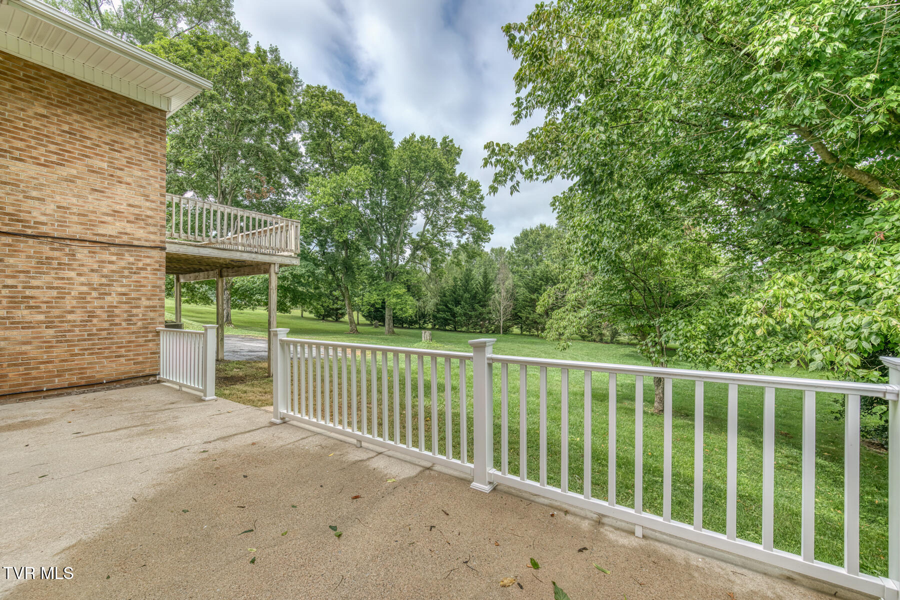 2233 Pendragon Road