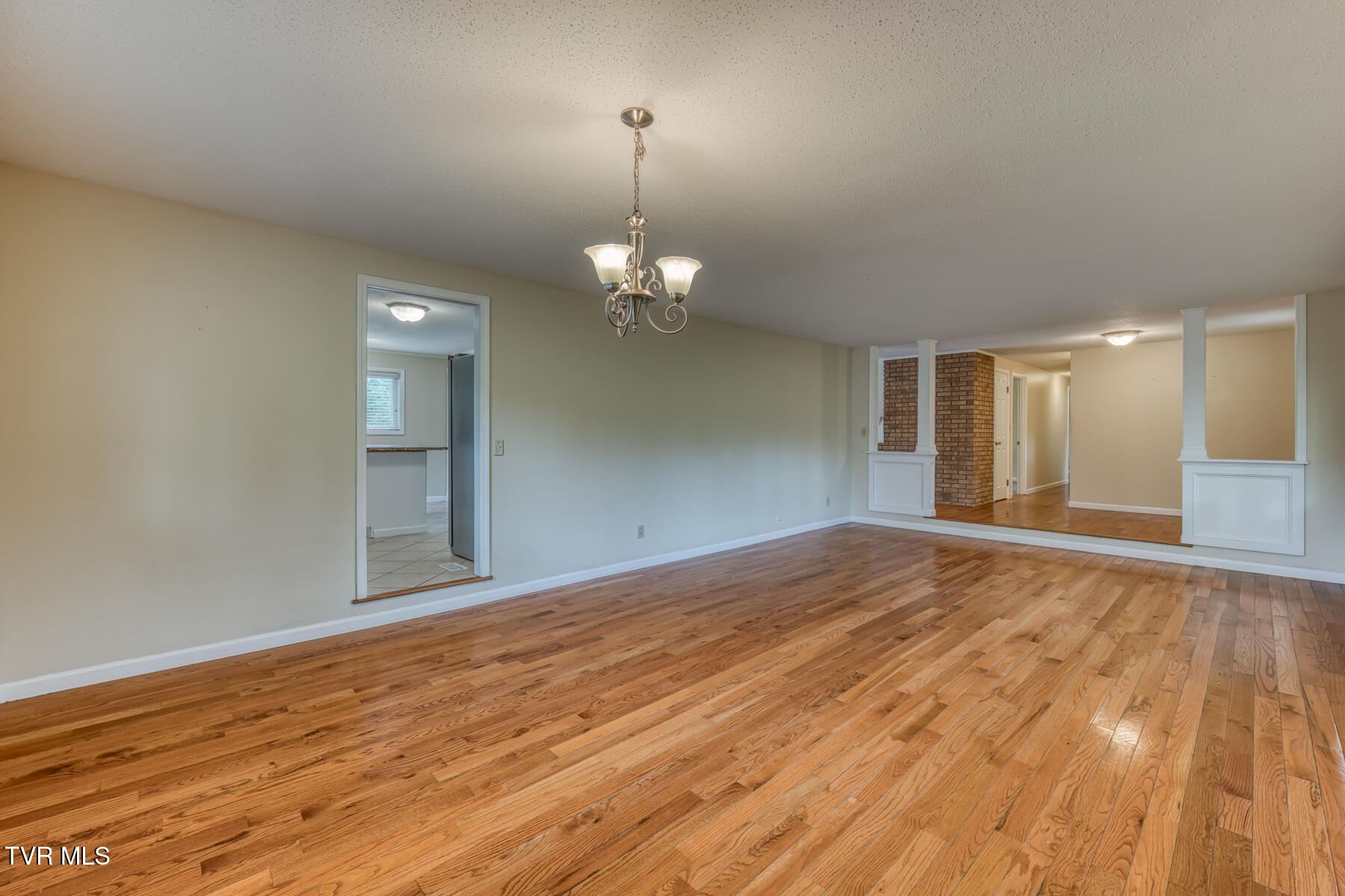 2233 Pendragon Road