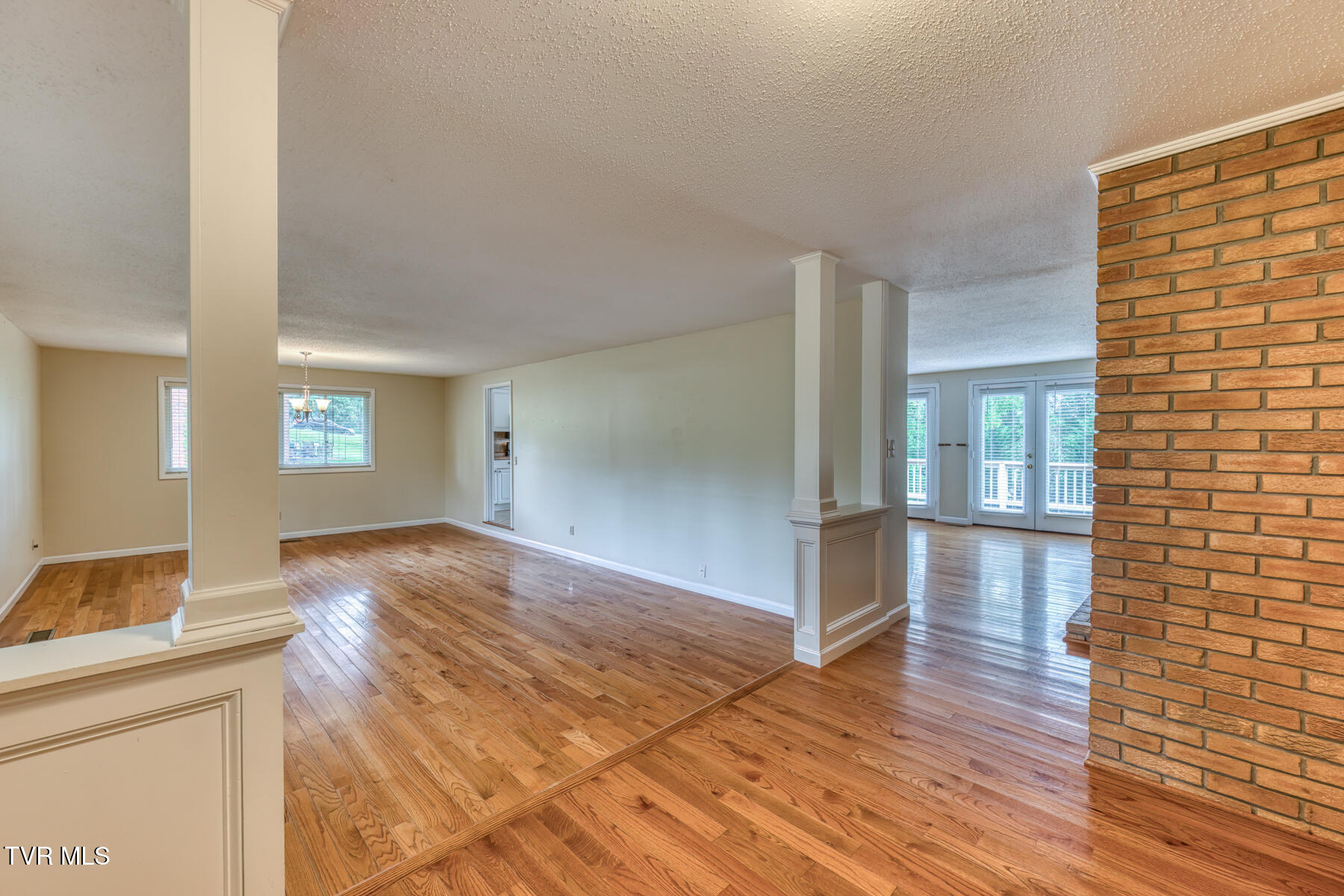 2233 Pendragon Road