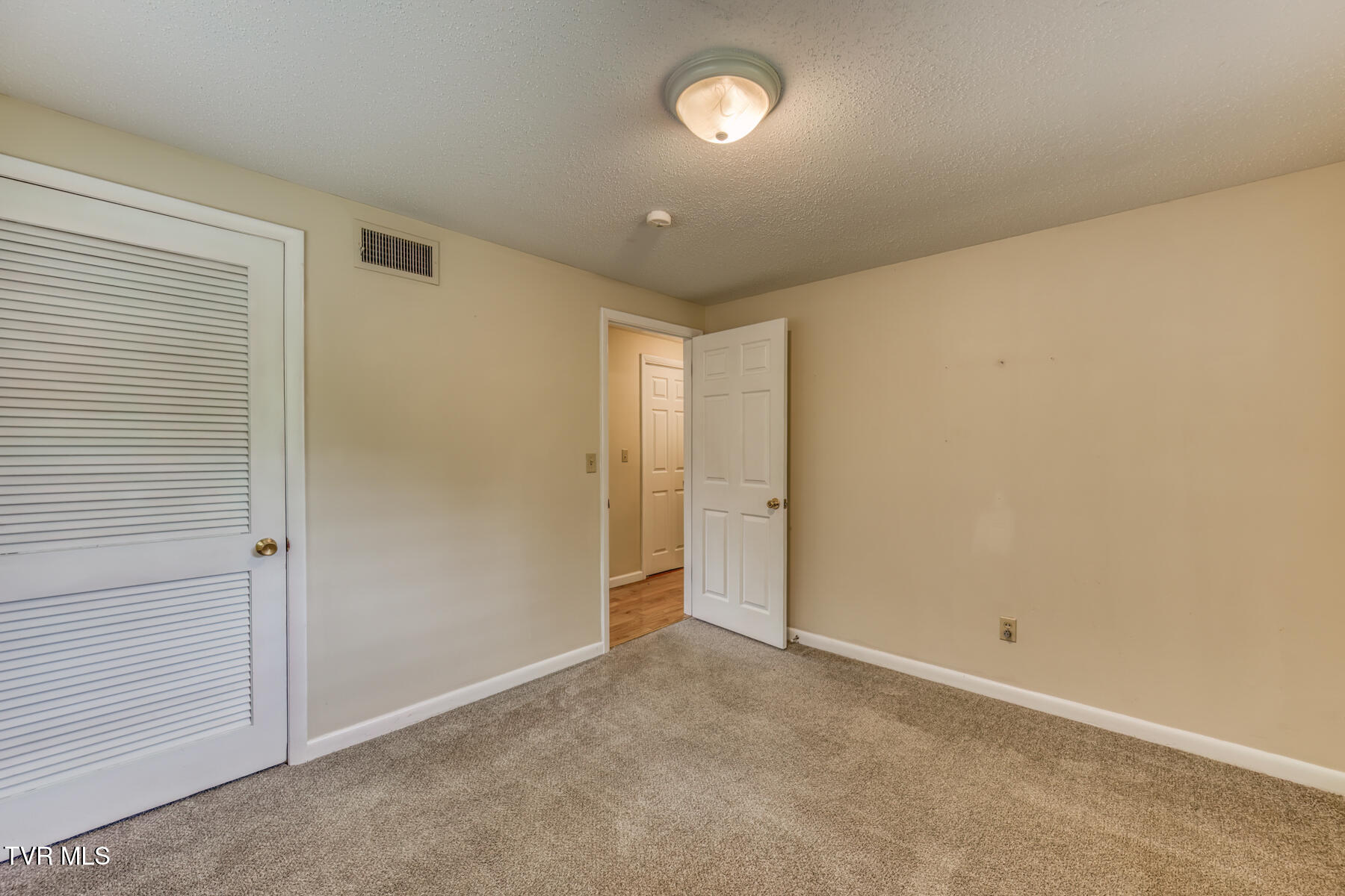 2233 Pendragon Road
