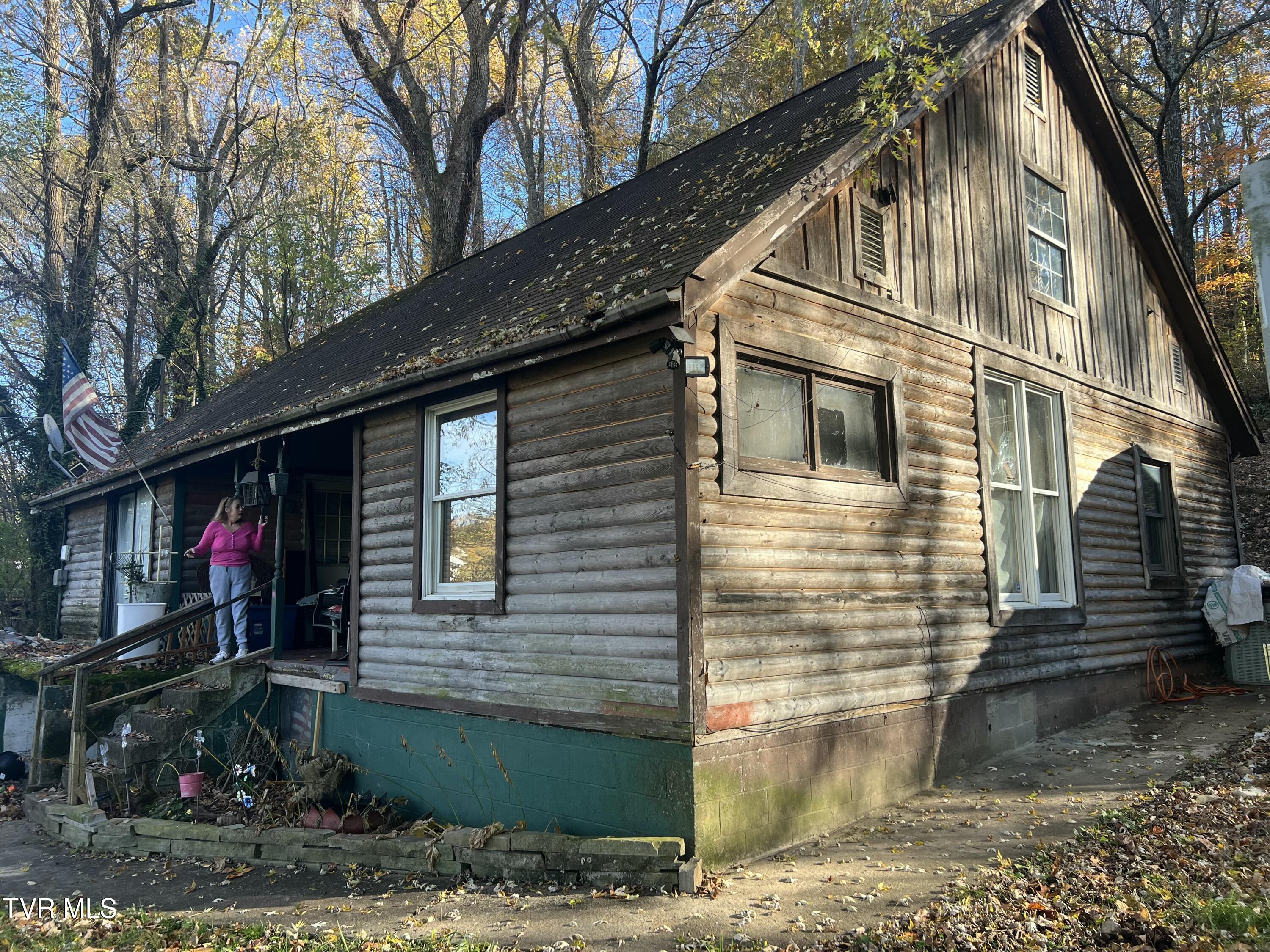 306 Delaware Street