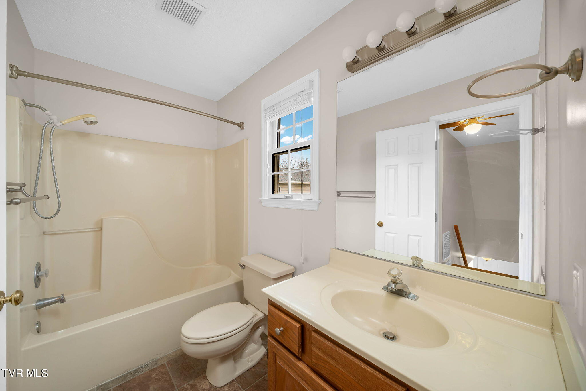 1725 West Lakeview Drive 70